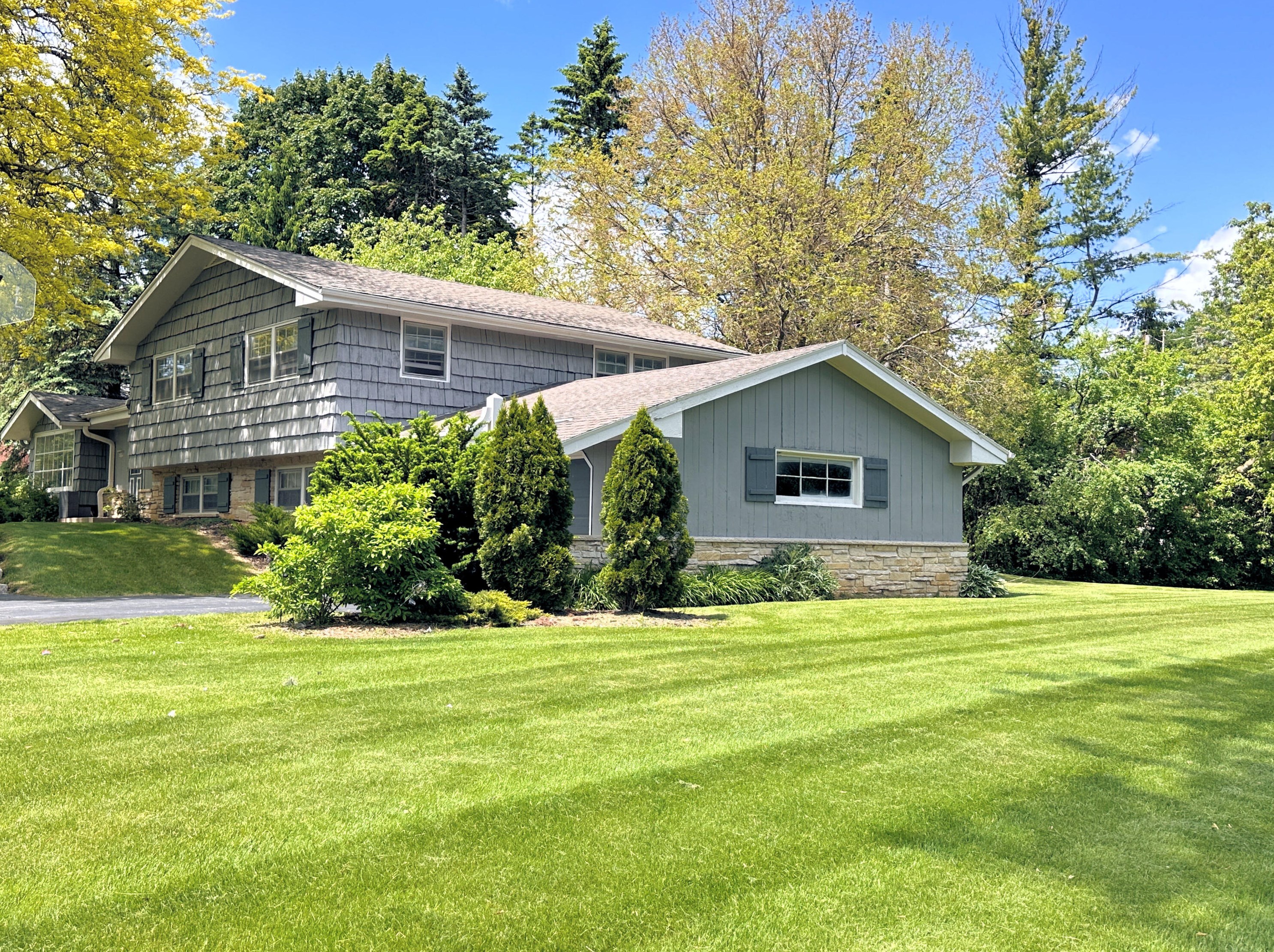 2520 Kenboern Dr, Milwaukee WI 53209-1836 exterior