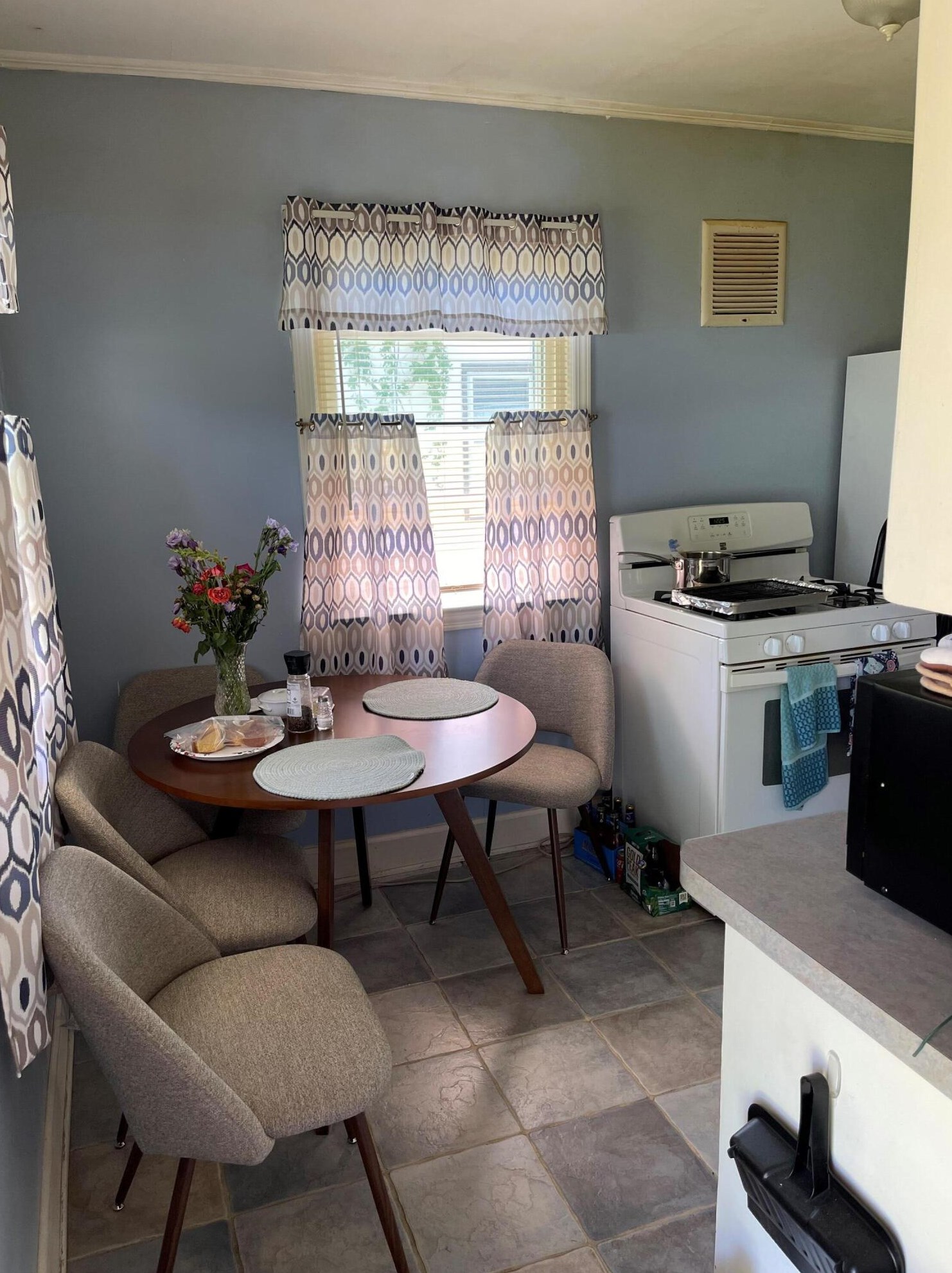 4436 40, Milwaukee WI 53209-5806 exterior