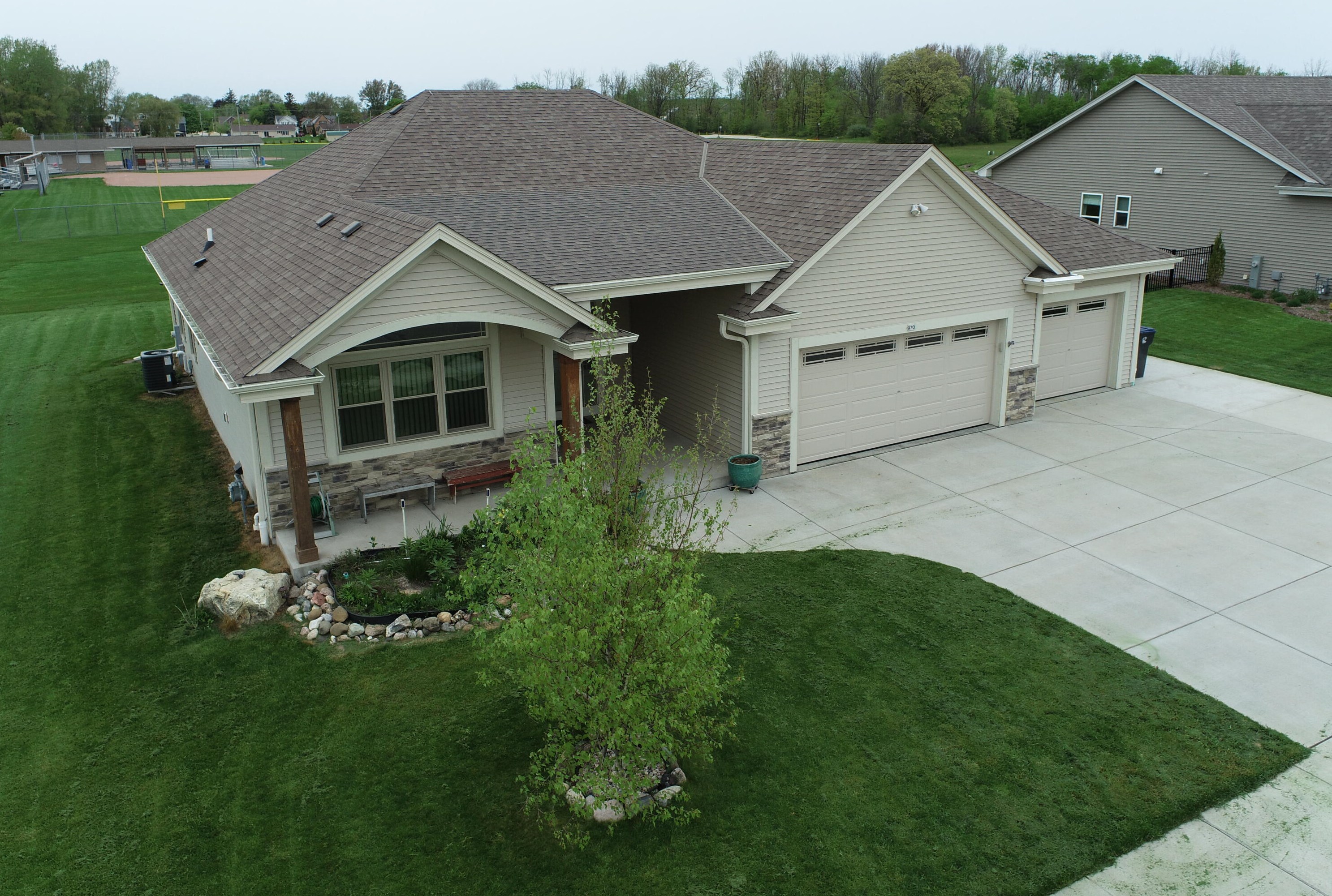 970 Goschey Dr, Belgium WI  53004-9460 exterior