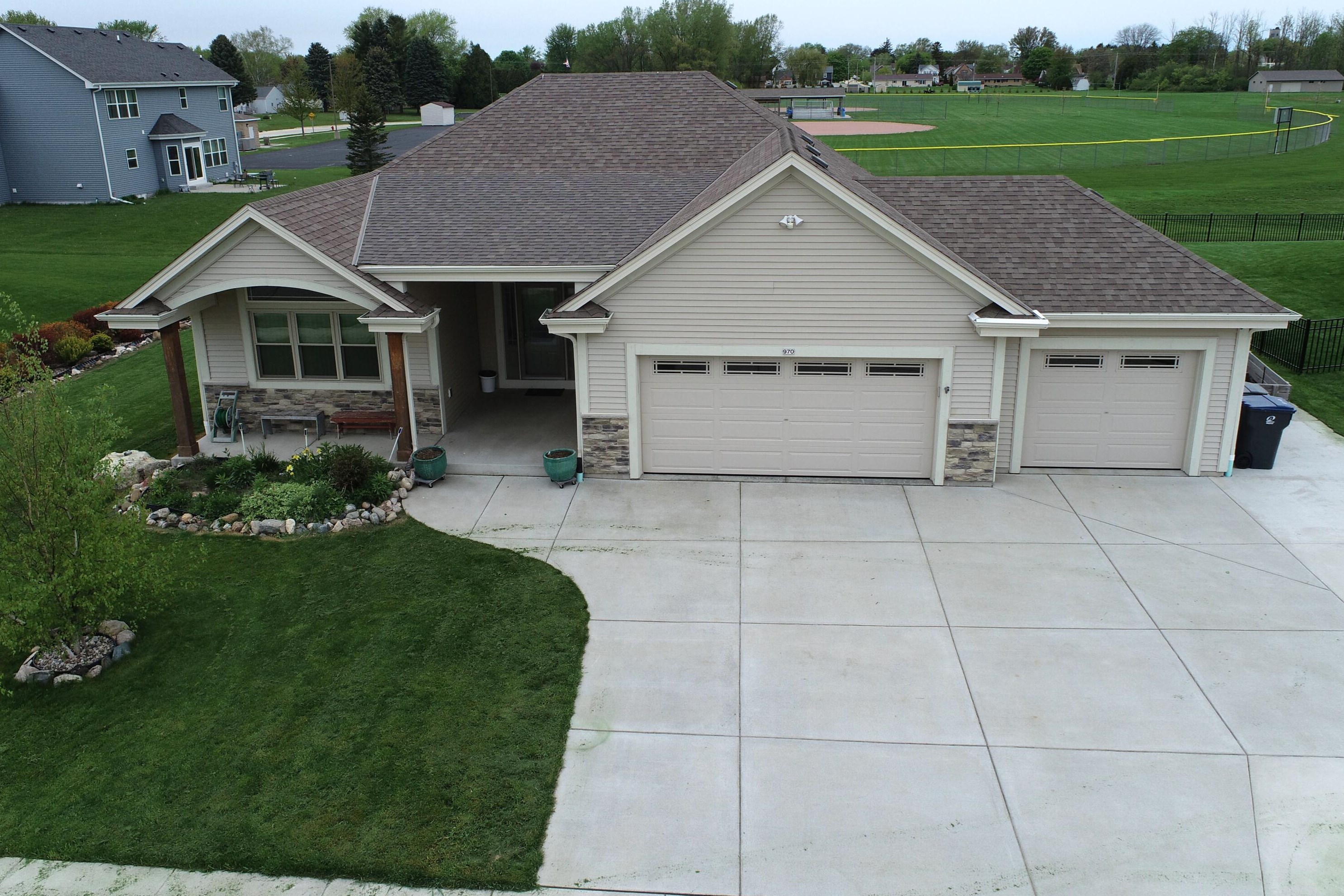 970 Goschey Dr, Belgium WI  53004-9460 exterior