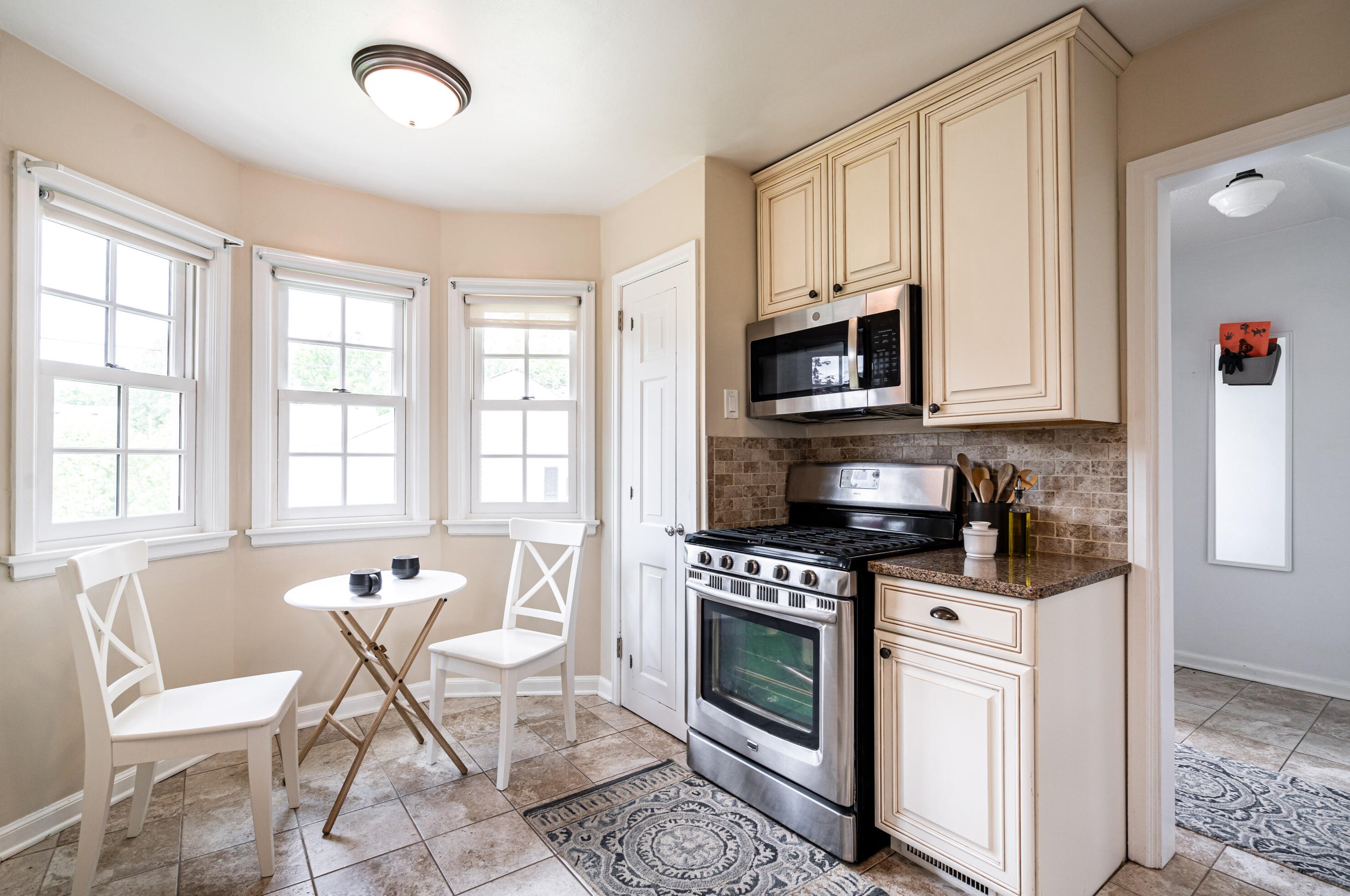 2763 Lefeber Ave, Milwaukee WI 53210-1141 exterior