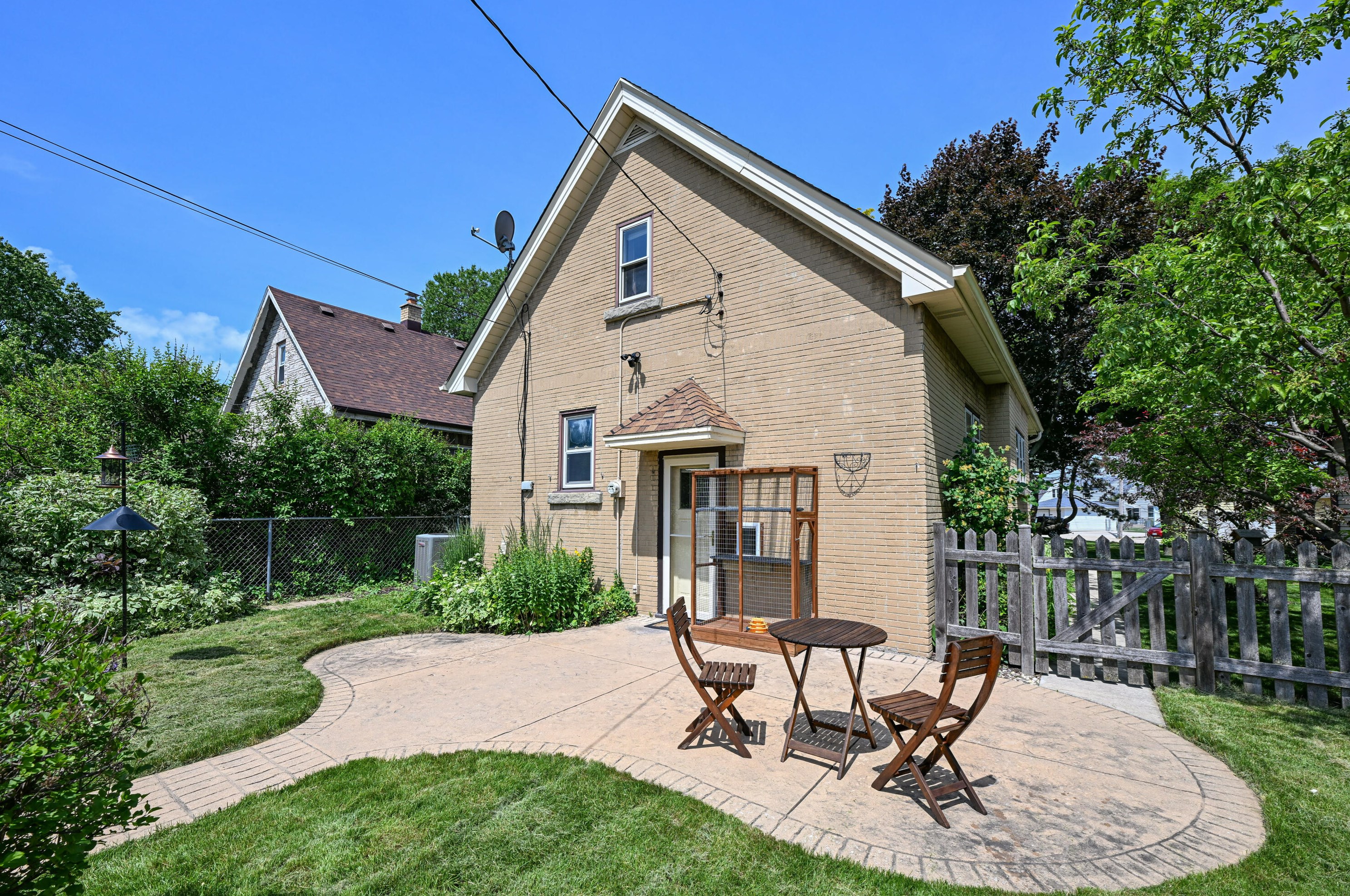 7035 Stuth Pl, Milwaukee WI 53219-1951 exterior