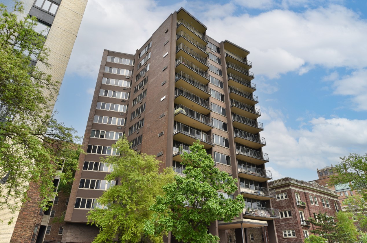 1919 Summit Ave, Milwaukee WI  53202-1301 exterior