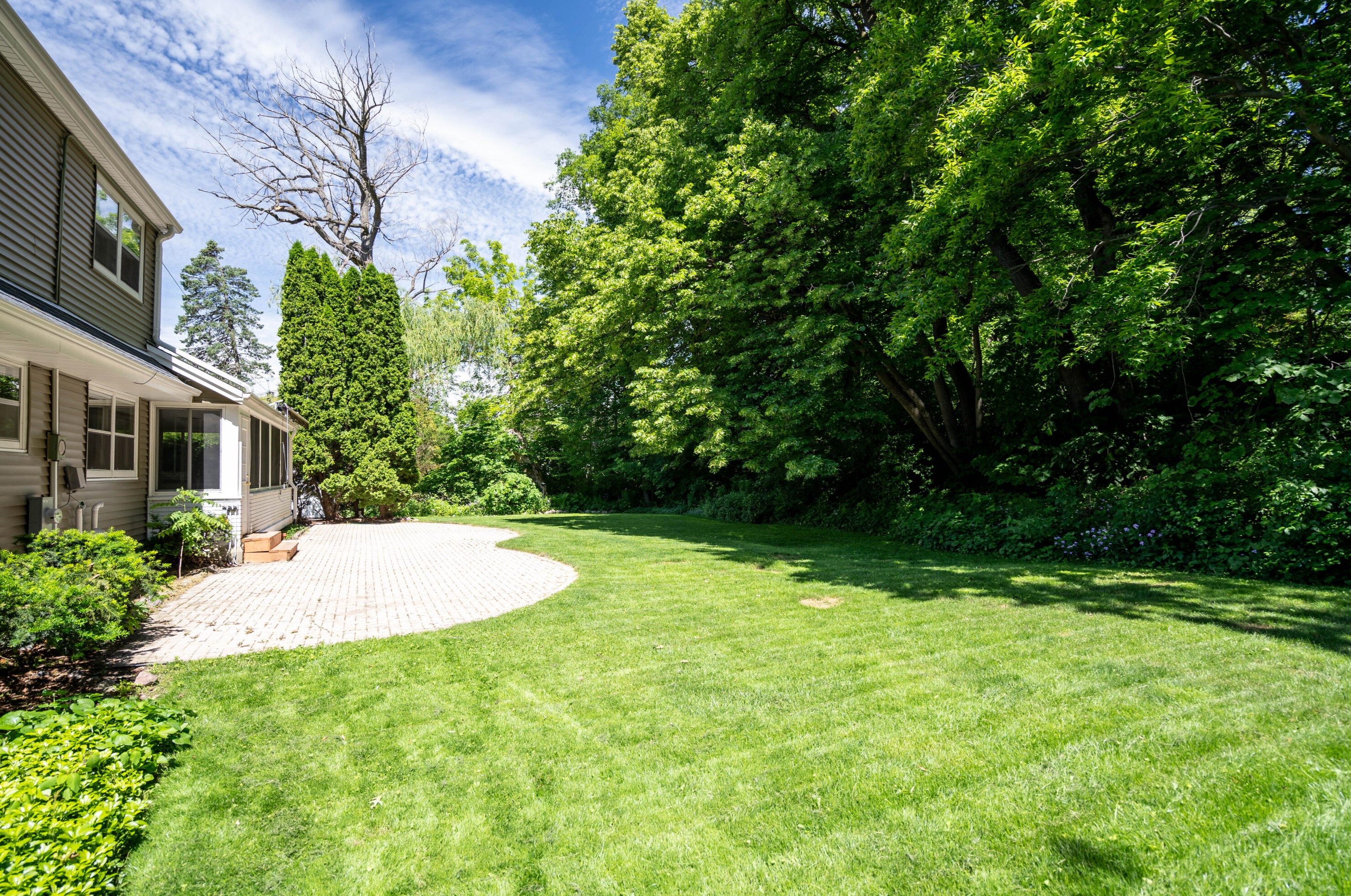 530 Fairfield Ct, Milwaukee WI 53217-4129 exterior