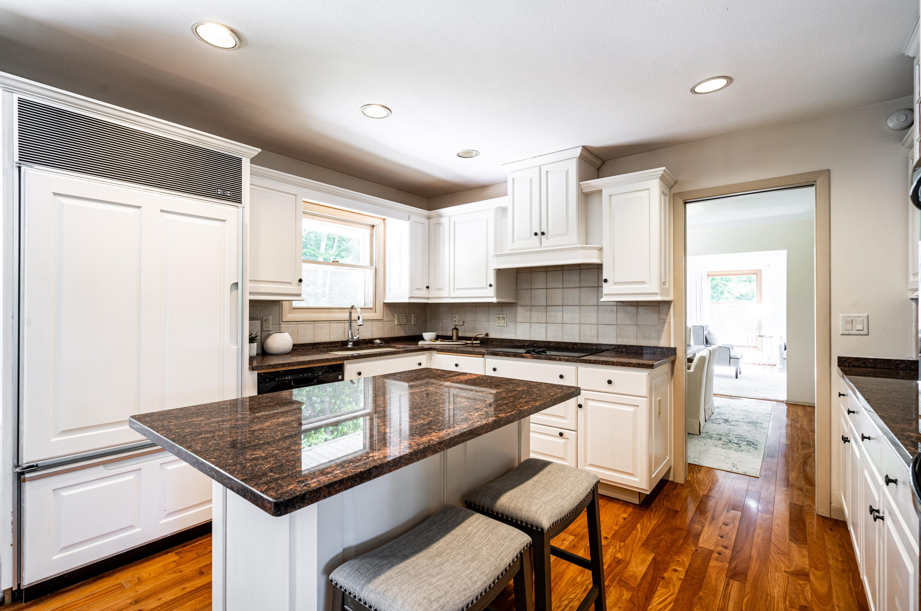 530 Fairfield Ct, Milwaukee WI 53217-4129 exterior