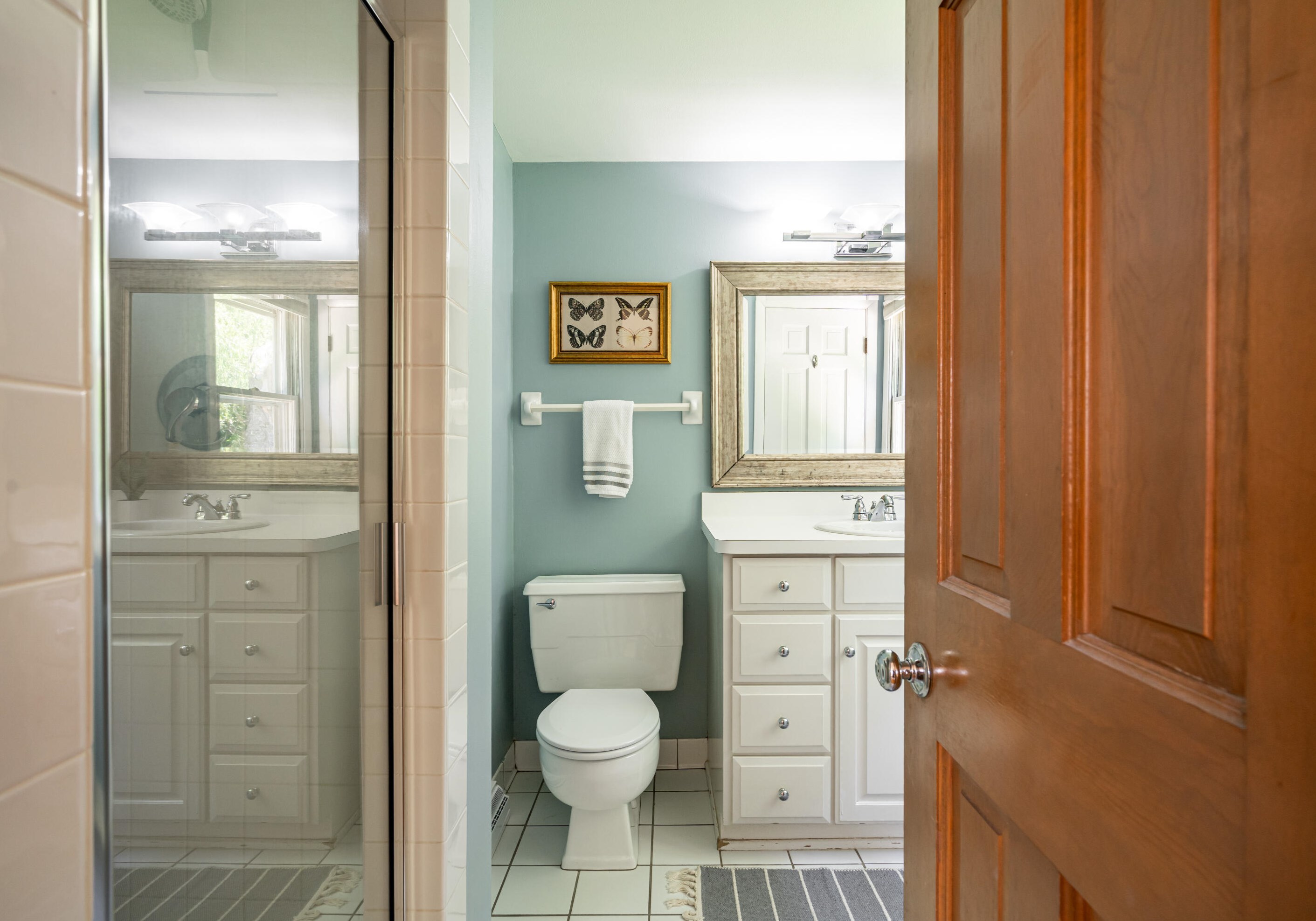 530 Fairfield Ct, Milwaukee WI 53217-4129 exterior