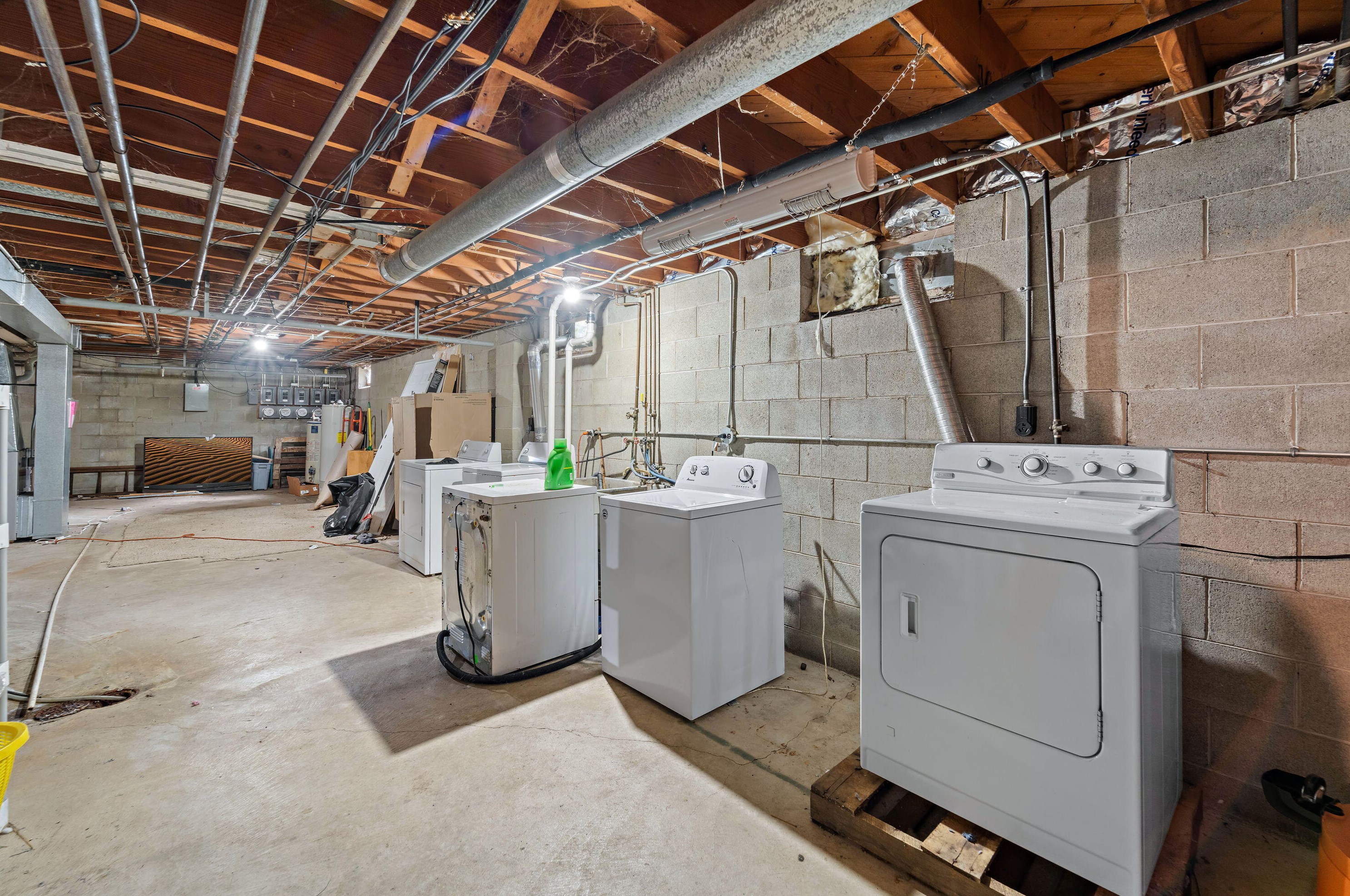 2017 79, Milwaukee WI 53219-1718 exterior