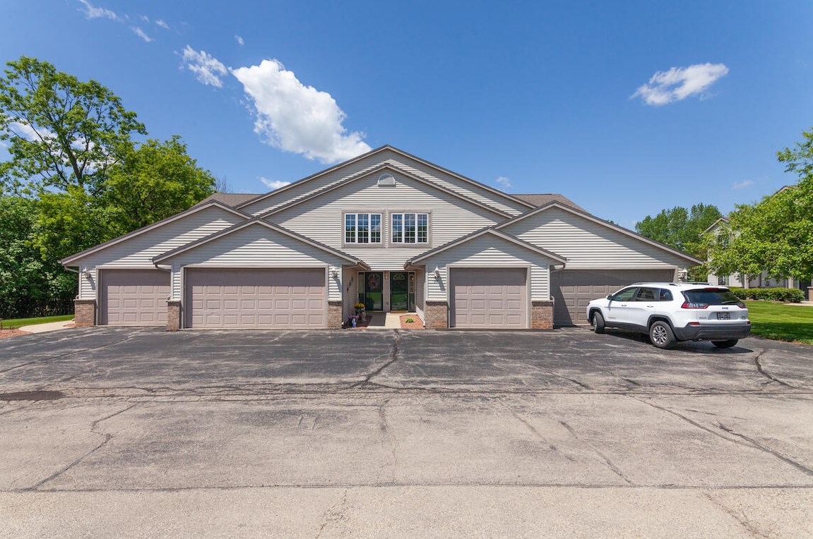 871 Loos St, Hartford WI  53027-2900 exterior