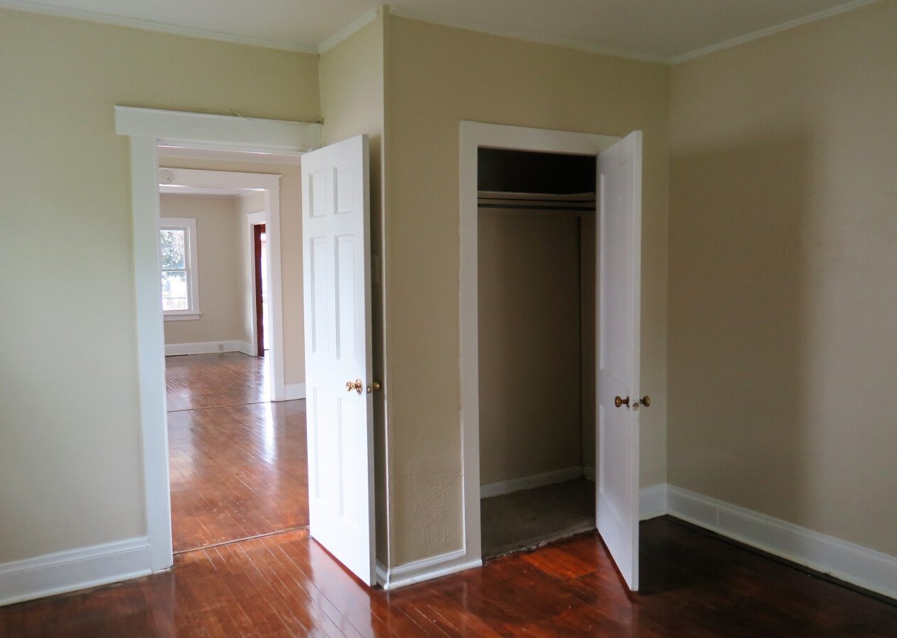 6437 22nd Ave, Kenosha WI 53143-1218 exterior