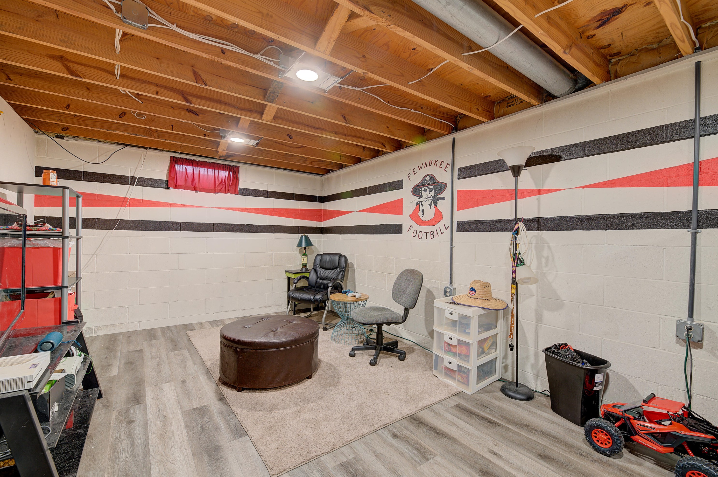 395 Park Hill Dr, Pewaukee WI 53072-2452 exterior