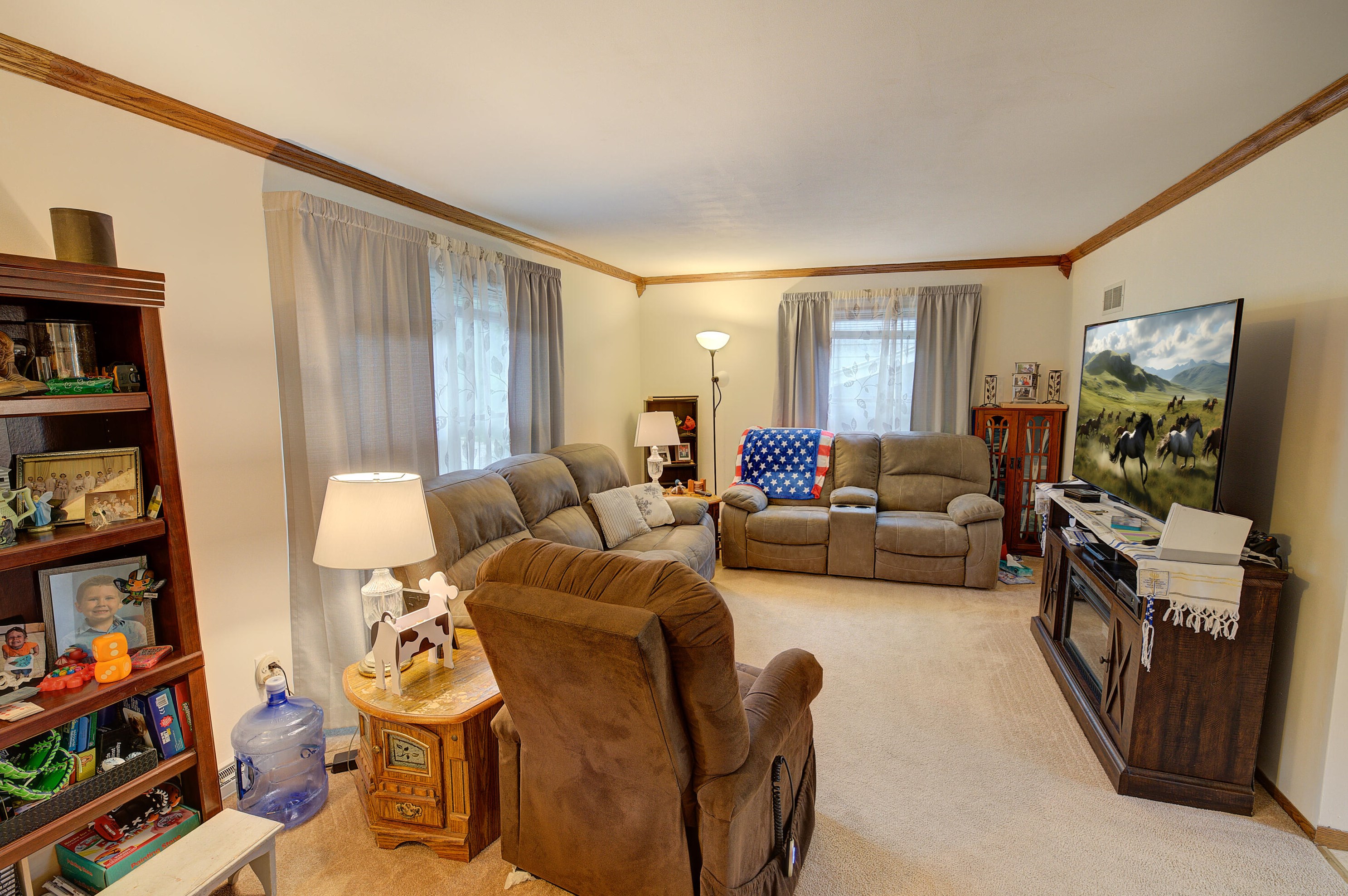 395 Park Hill Dr, Pewaukee WI 53072-2452 exterior