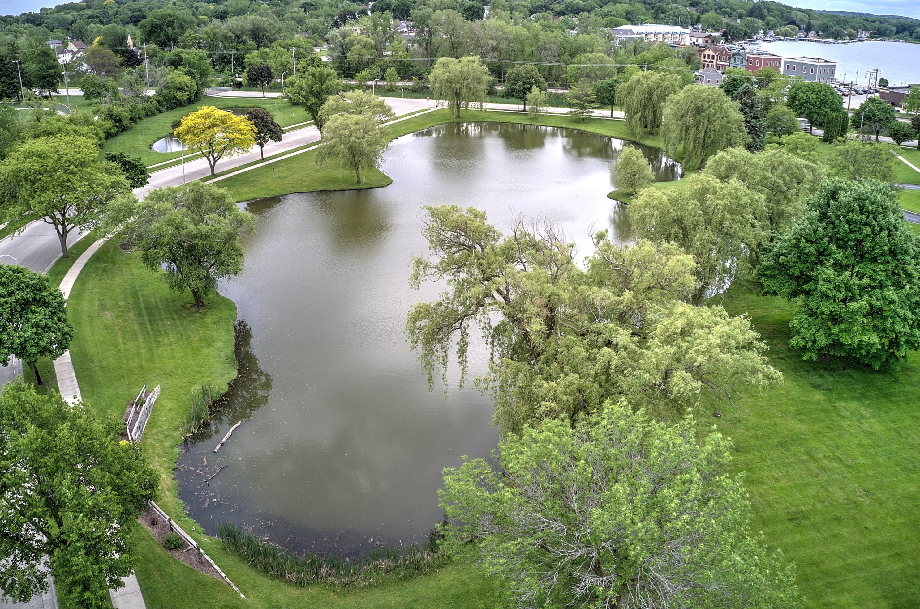 395 Park Hill Dr, Pewaukee WI 53072-2452 exterior