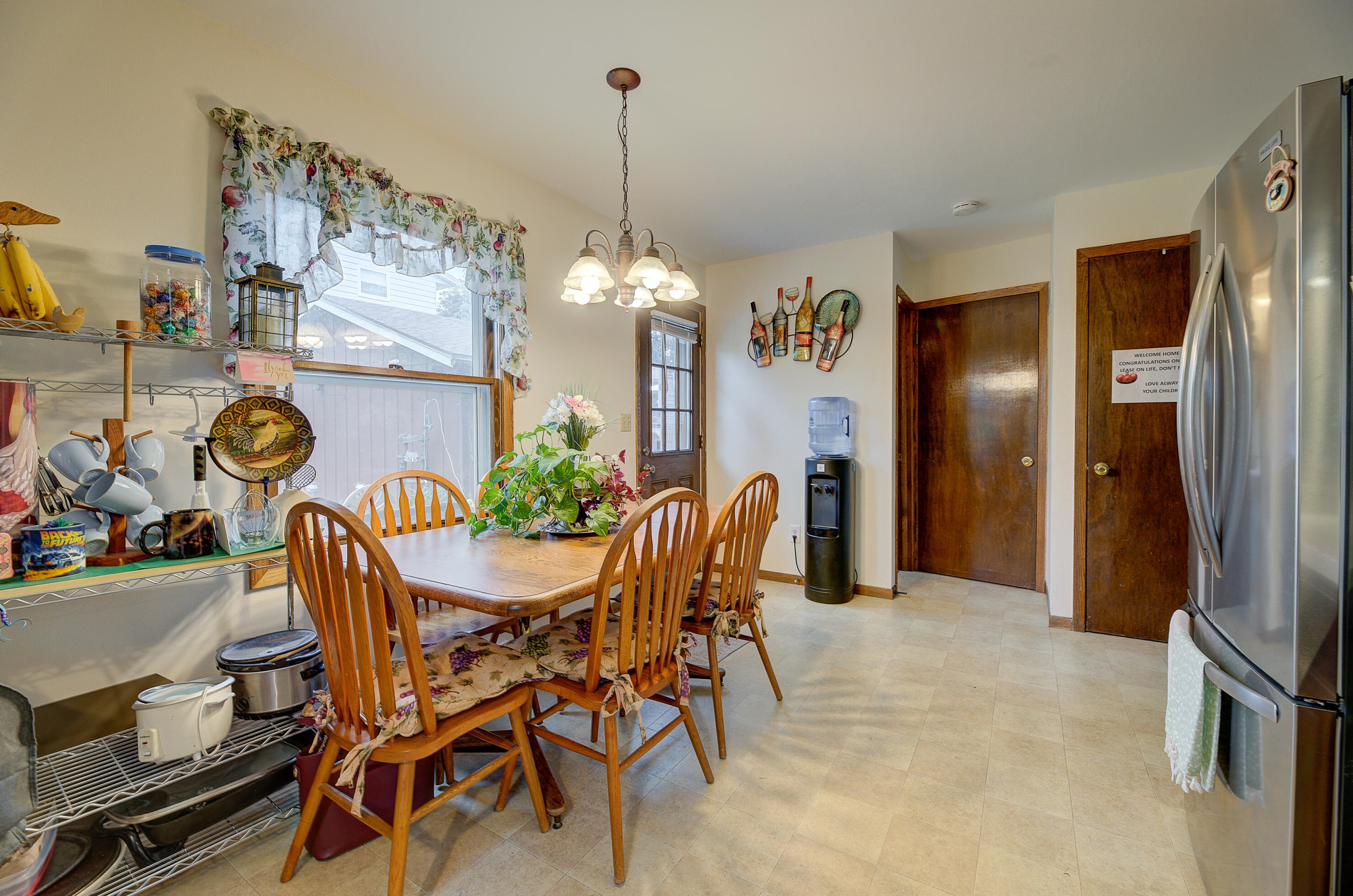 395 Park Hill Dr, Pewaukee WI 53072-2452 exterior