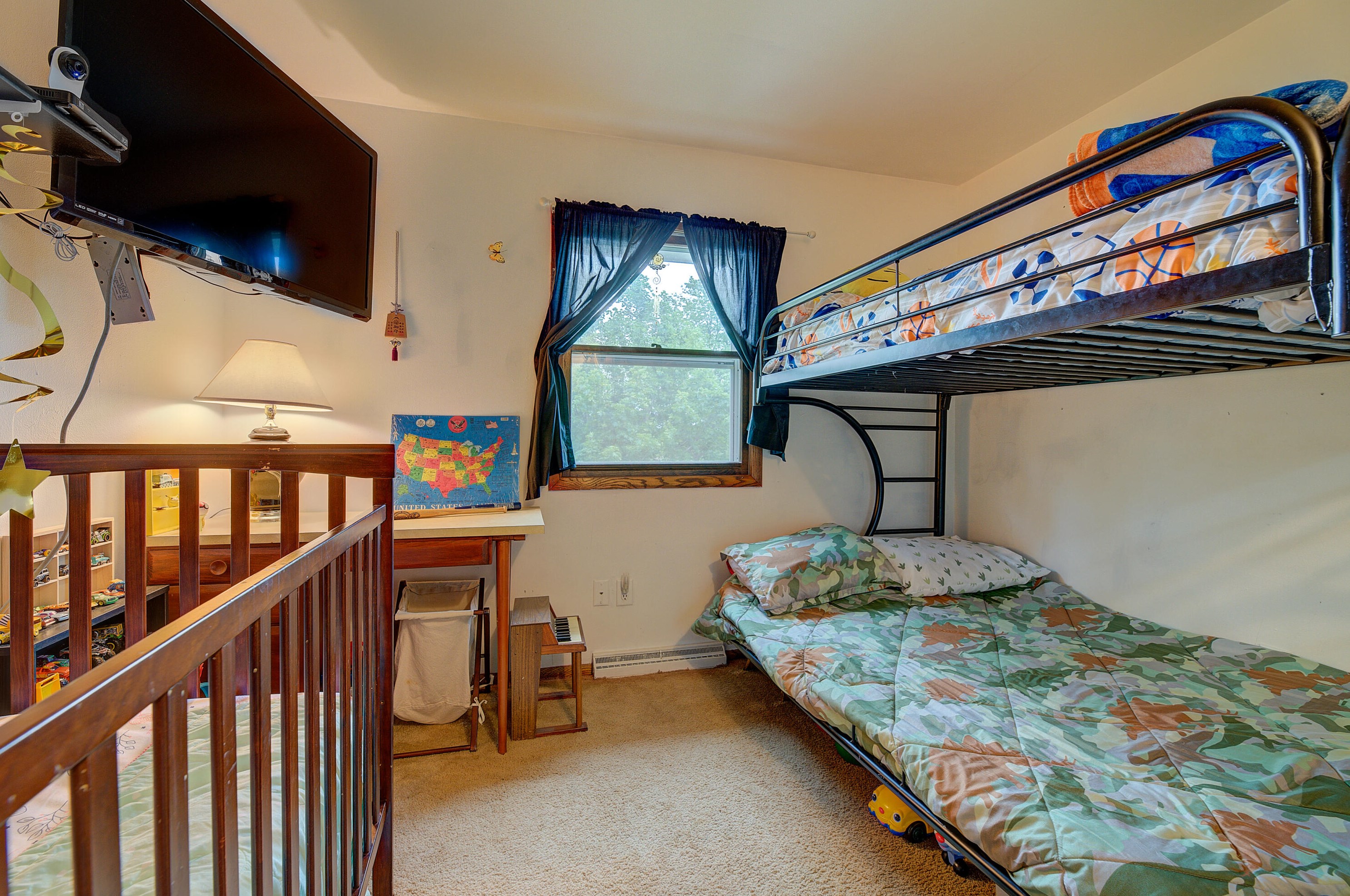 395 Park Hill Dr, Pewaukee WI 53072-2452 exterior