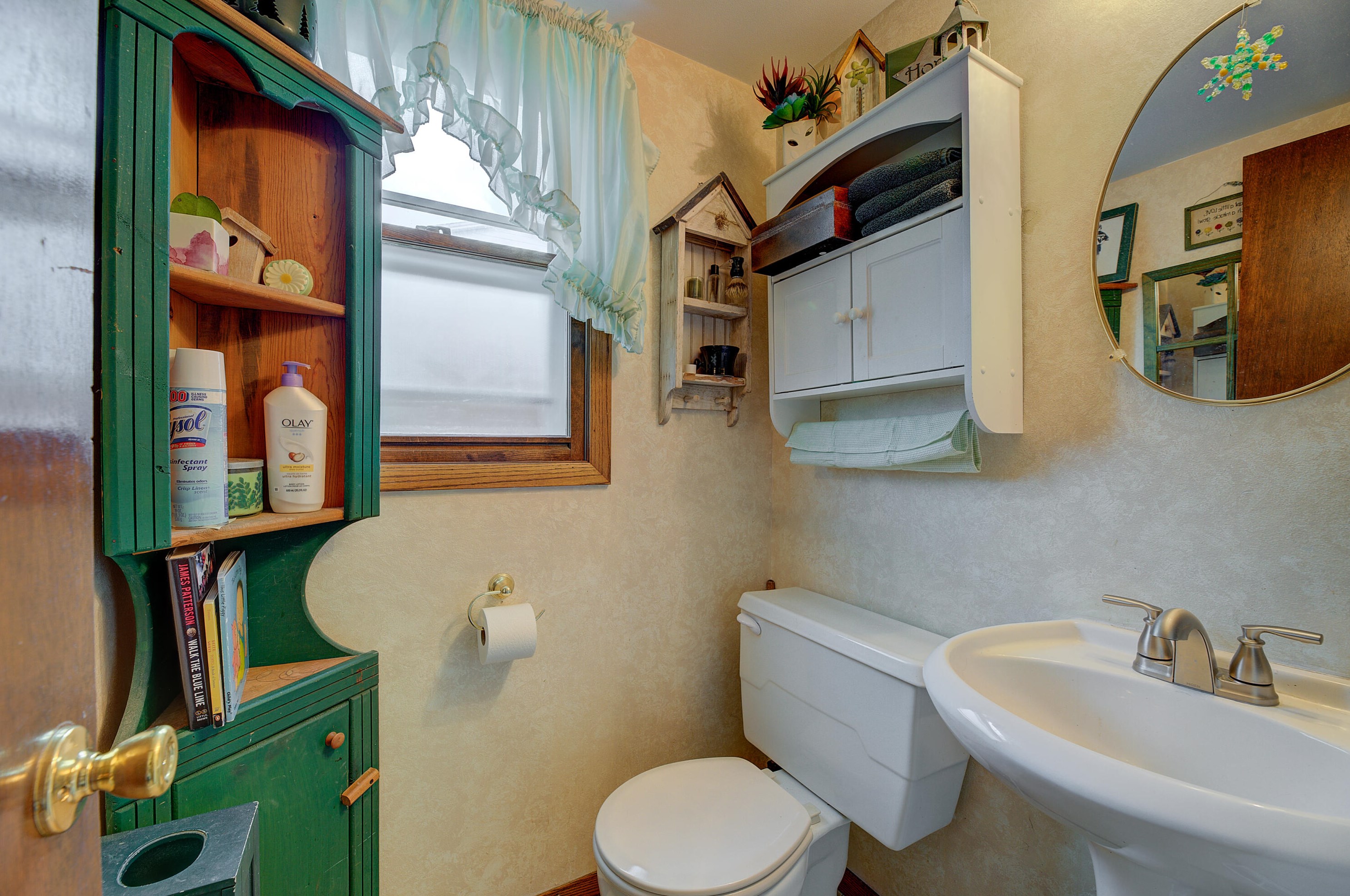 395 Park Hill Dr, Pewaukee WI 53072-2452 exterior