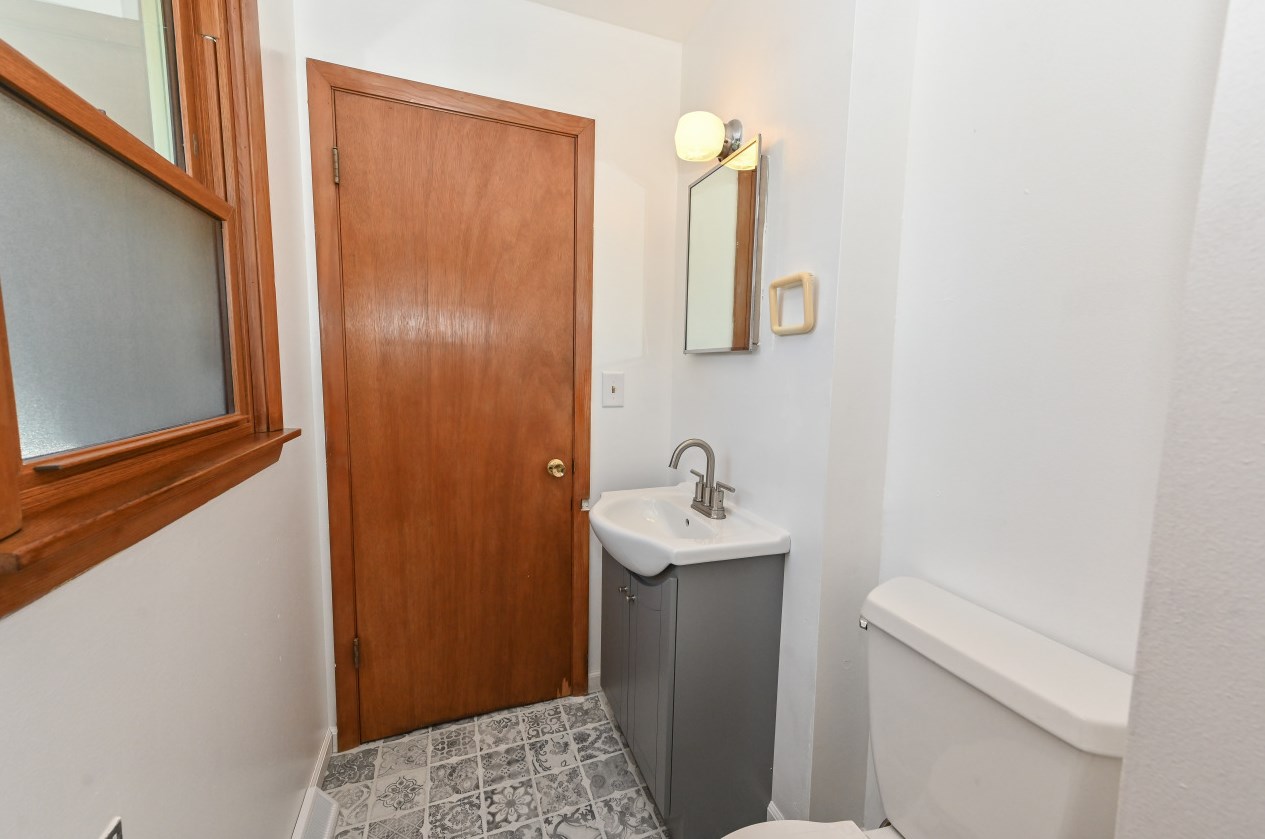 800 Abbott Ave, Milwaukee WI 53221-3433 exterior