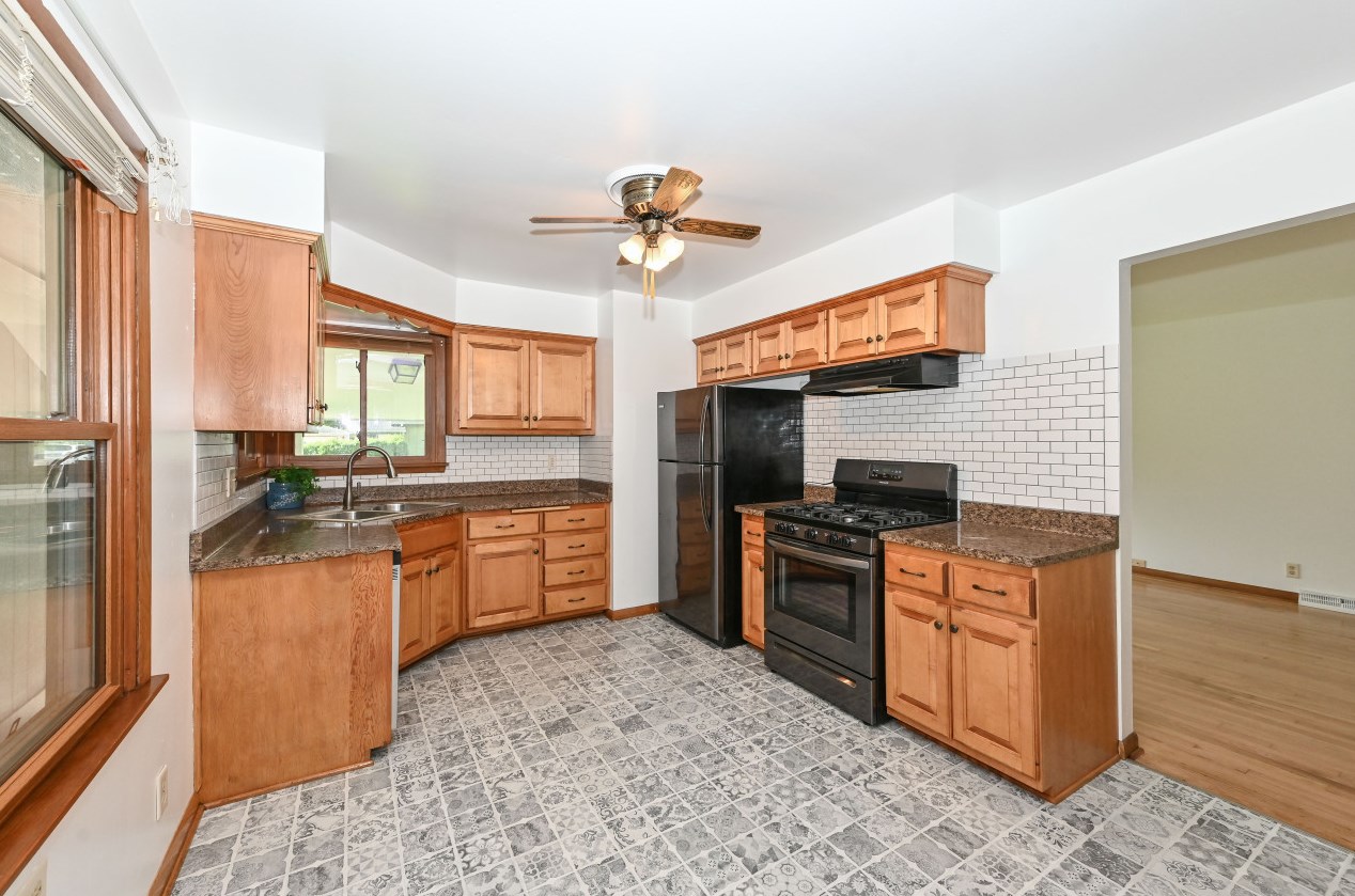 800 Abbott Ave, Milwaukee WI 53221-3433 exterior