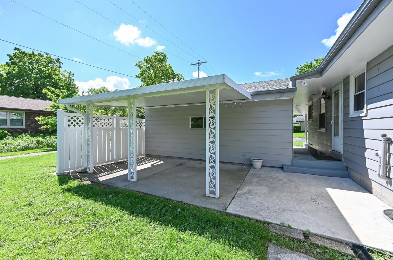 800 Abbott Ave, Milwaukee WI 53221-3433 exterior