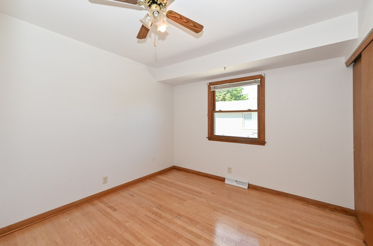 800 Abbott Ave, Milwaukee WI 53221-3433 exterior