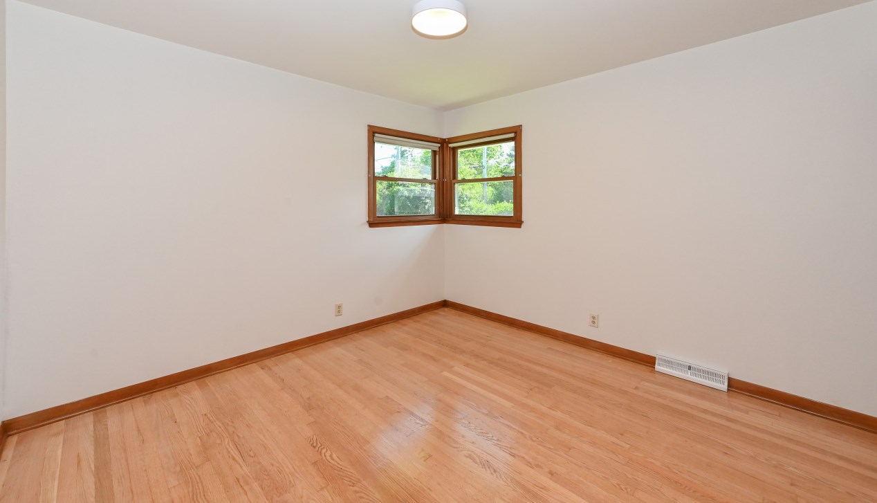 800 Abbott Ave, Milwaukee WI 53221-3433 exterior