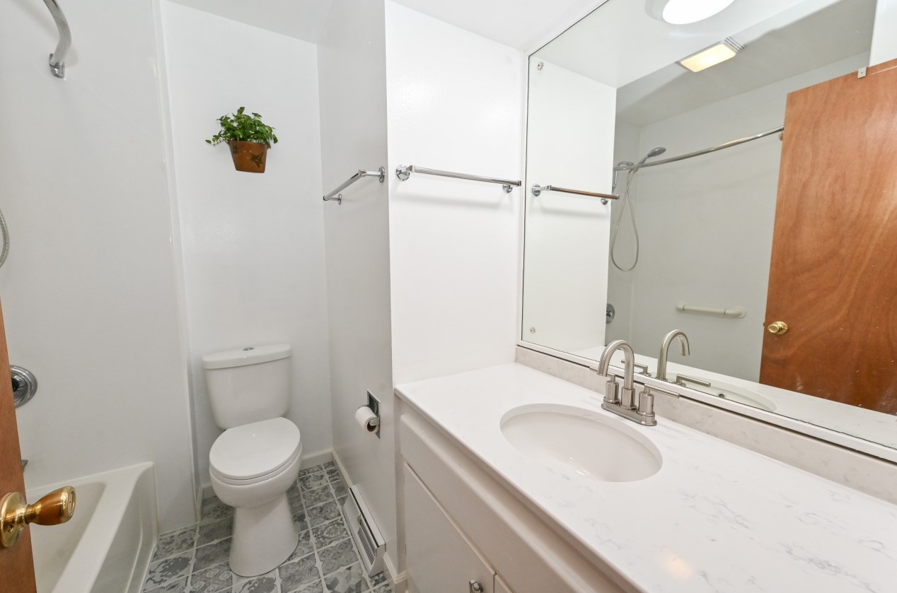 800 Abbott Ave, Milwaukee WI 53221-3433 exterior