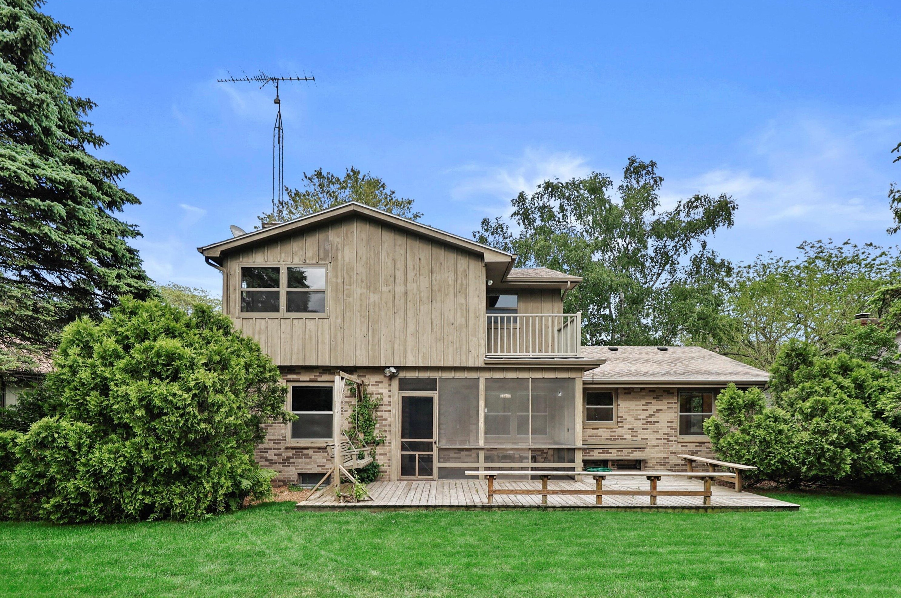 5044 Hearthside Ln, Racine WI 53402-2154 exterior