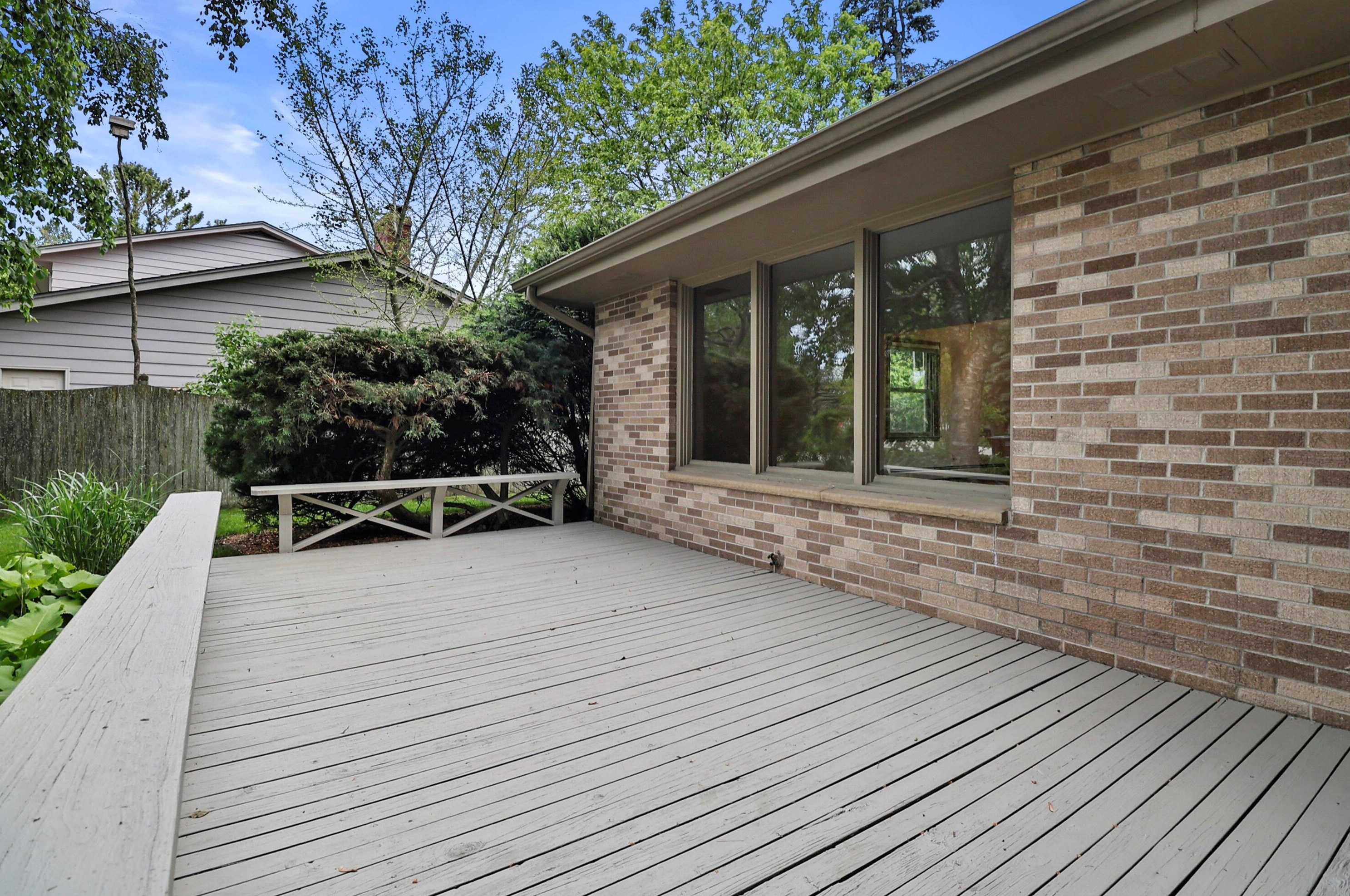 5044 Hearthside Ln, Racine WI 53402-2154 exterior