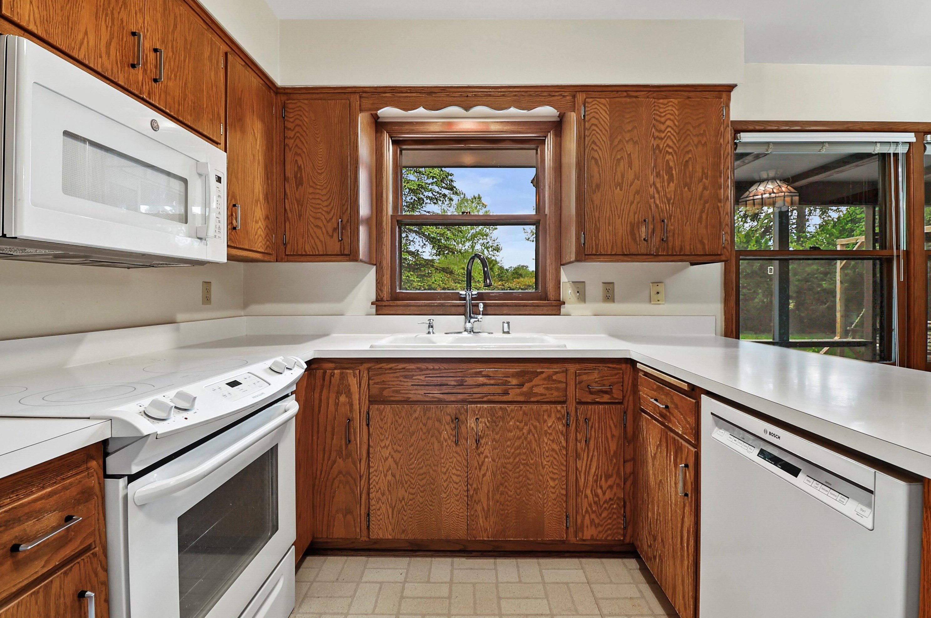 5044 Hearthside Ln, Racine WI 53402-2154 exterior