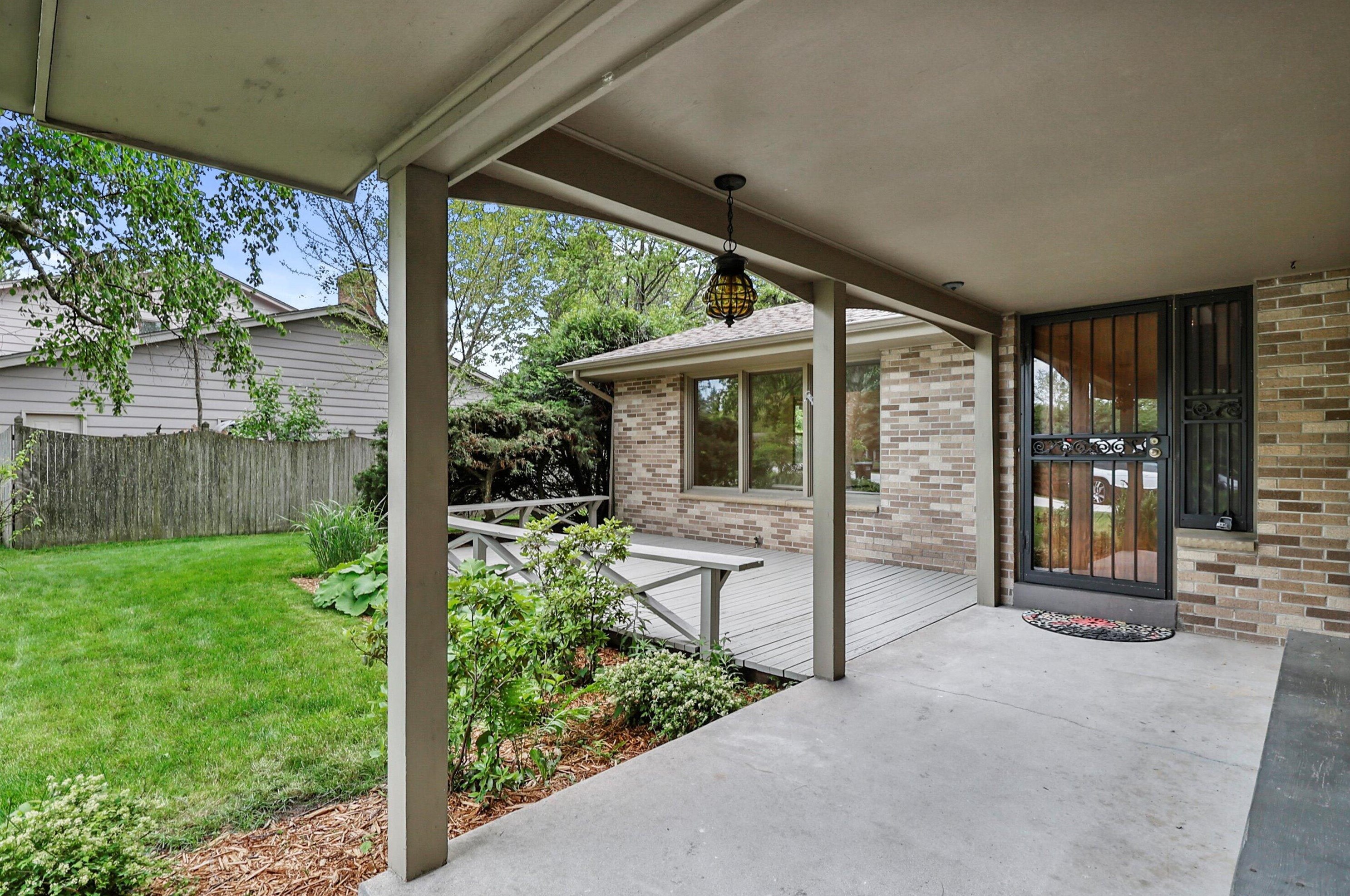 5044 Hearthside Ln, Racine WI 53402-2154 exterior