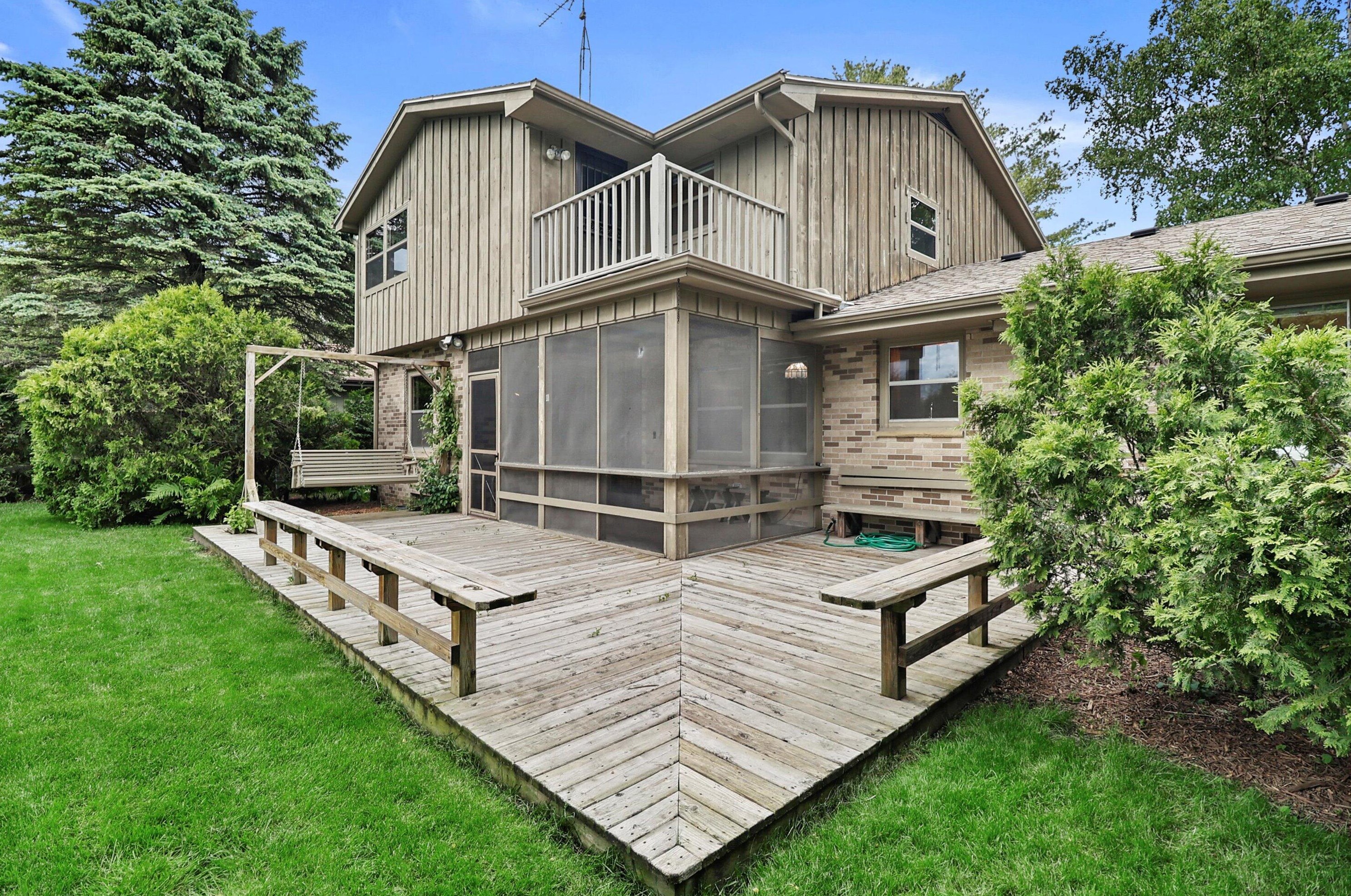 5044 Hearthside Ln, Racine WI 53402-2154 exterior