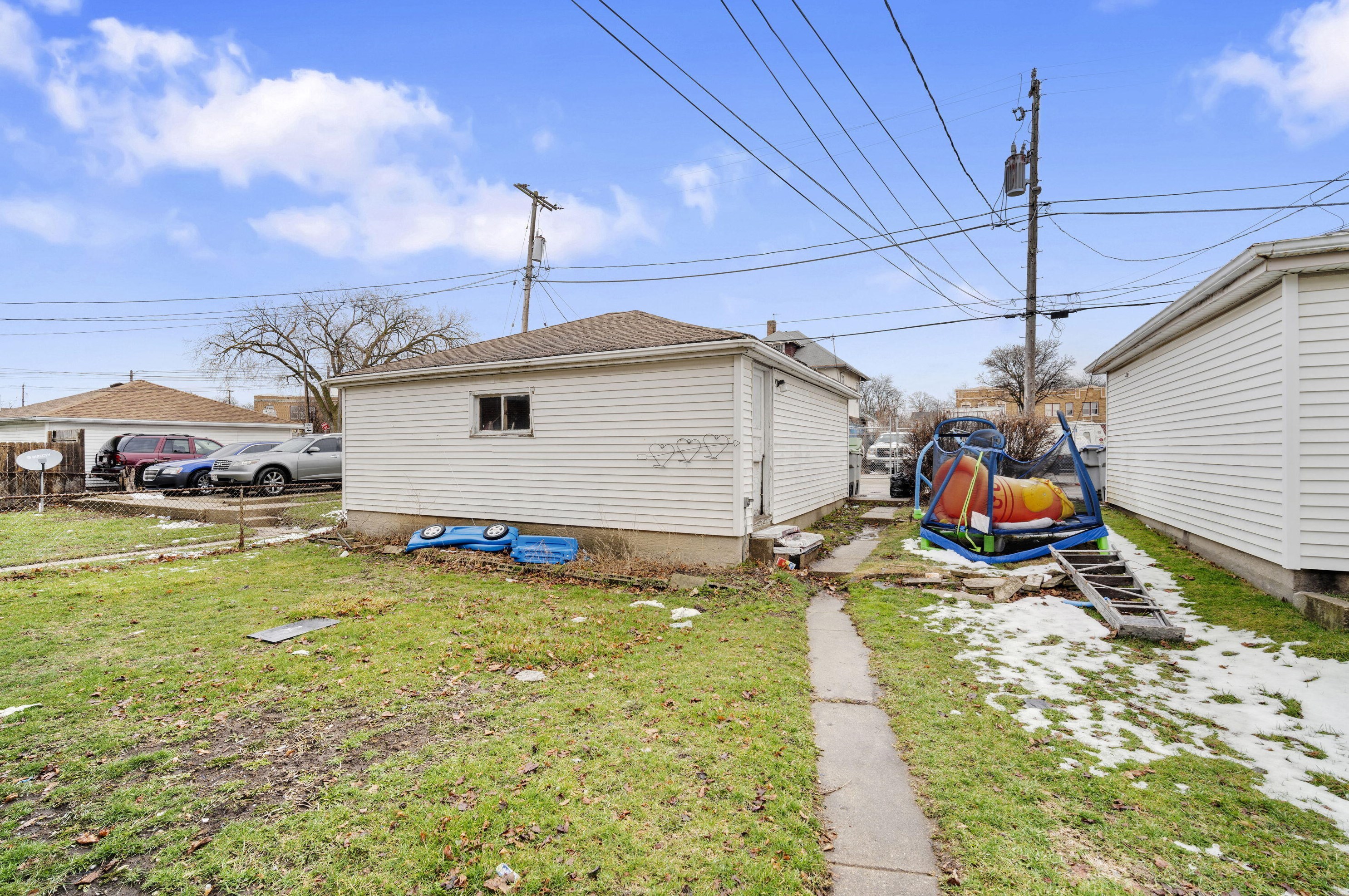 4370 28th St, Milwaukee WI  53216-1814 exterior