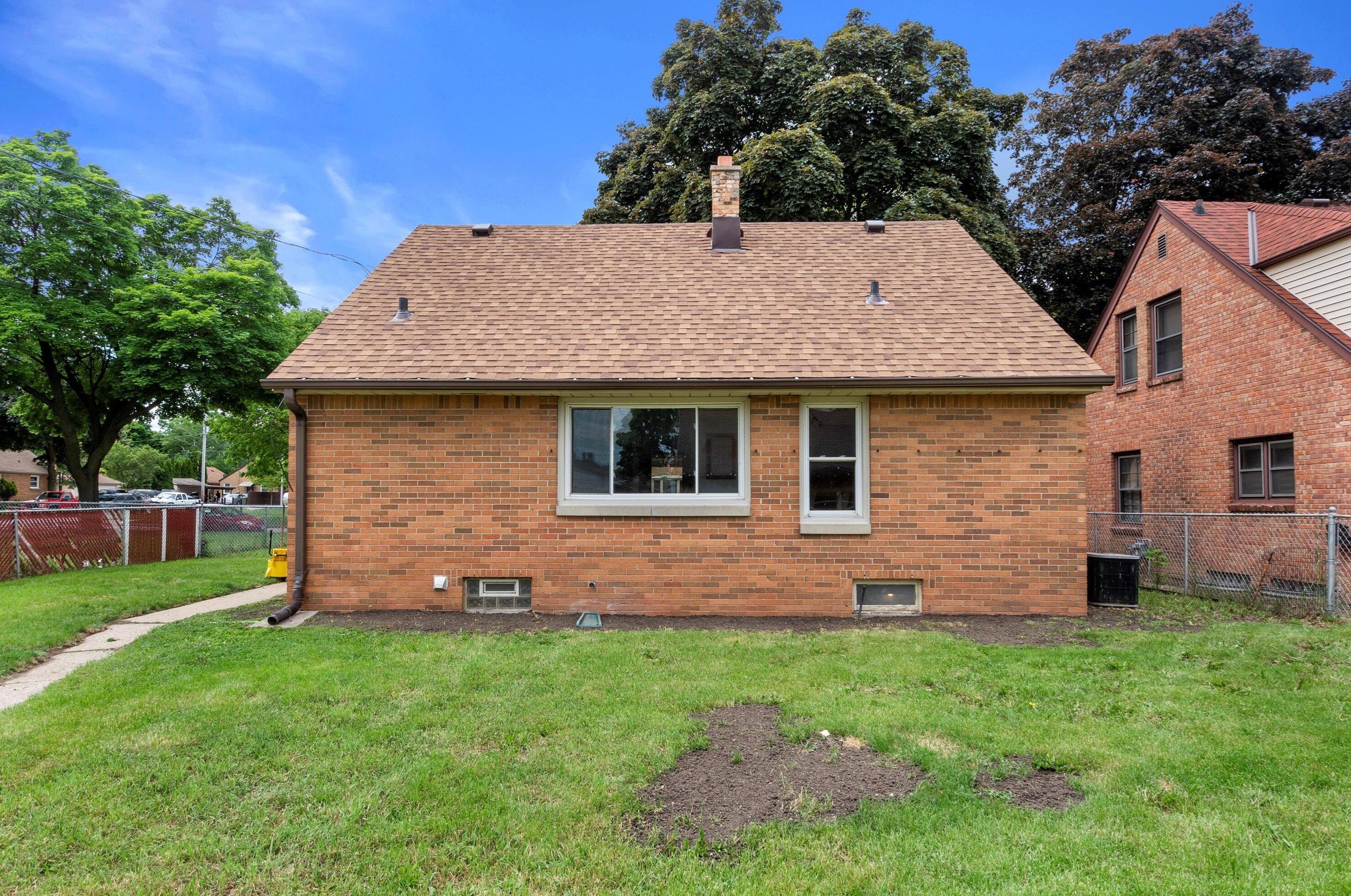 4912 66, Milwaukee WI 53218-4034 exterior