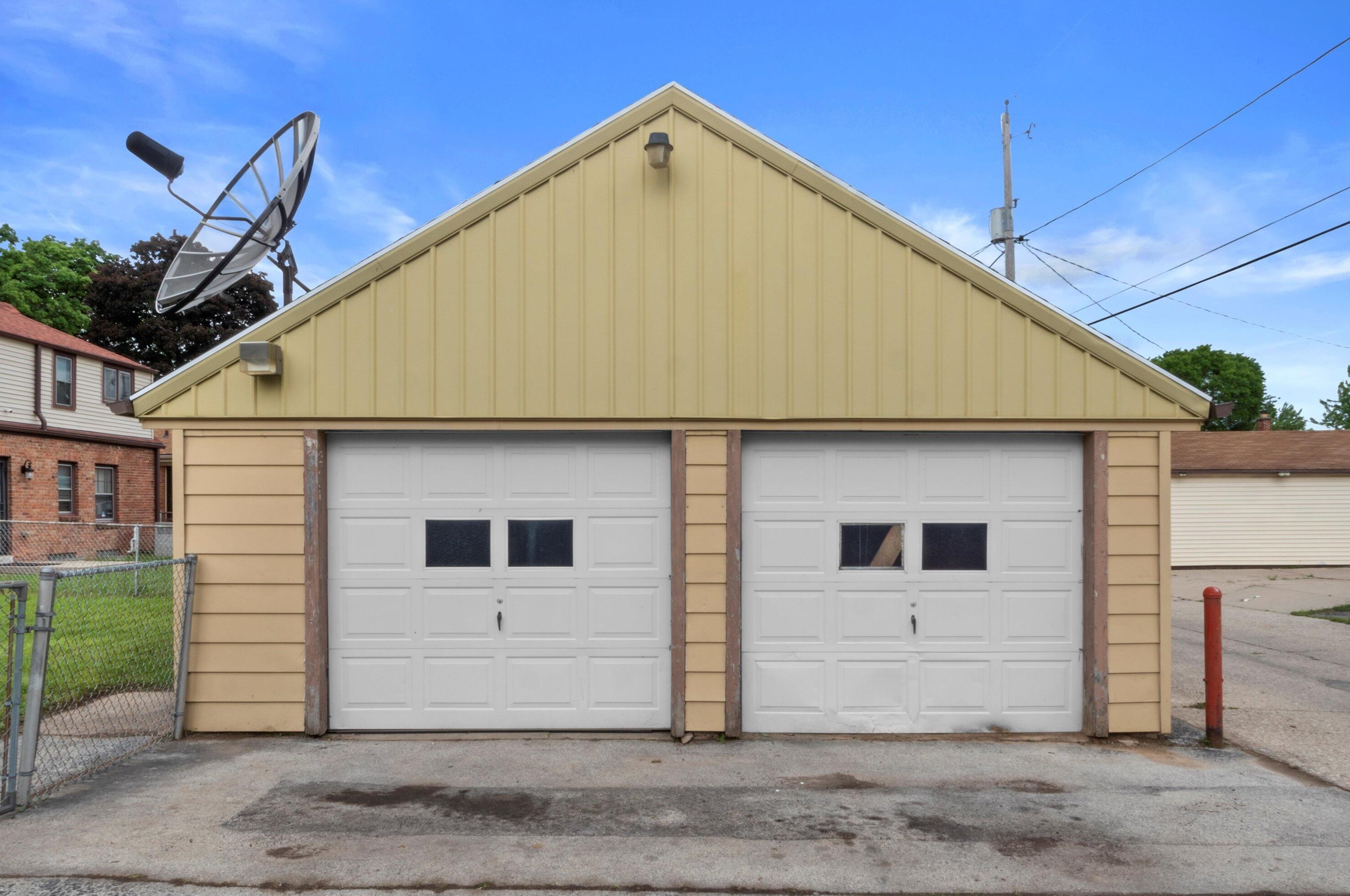 4912 66, Milwaukee WI 53218-4034 exterior