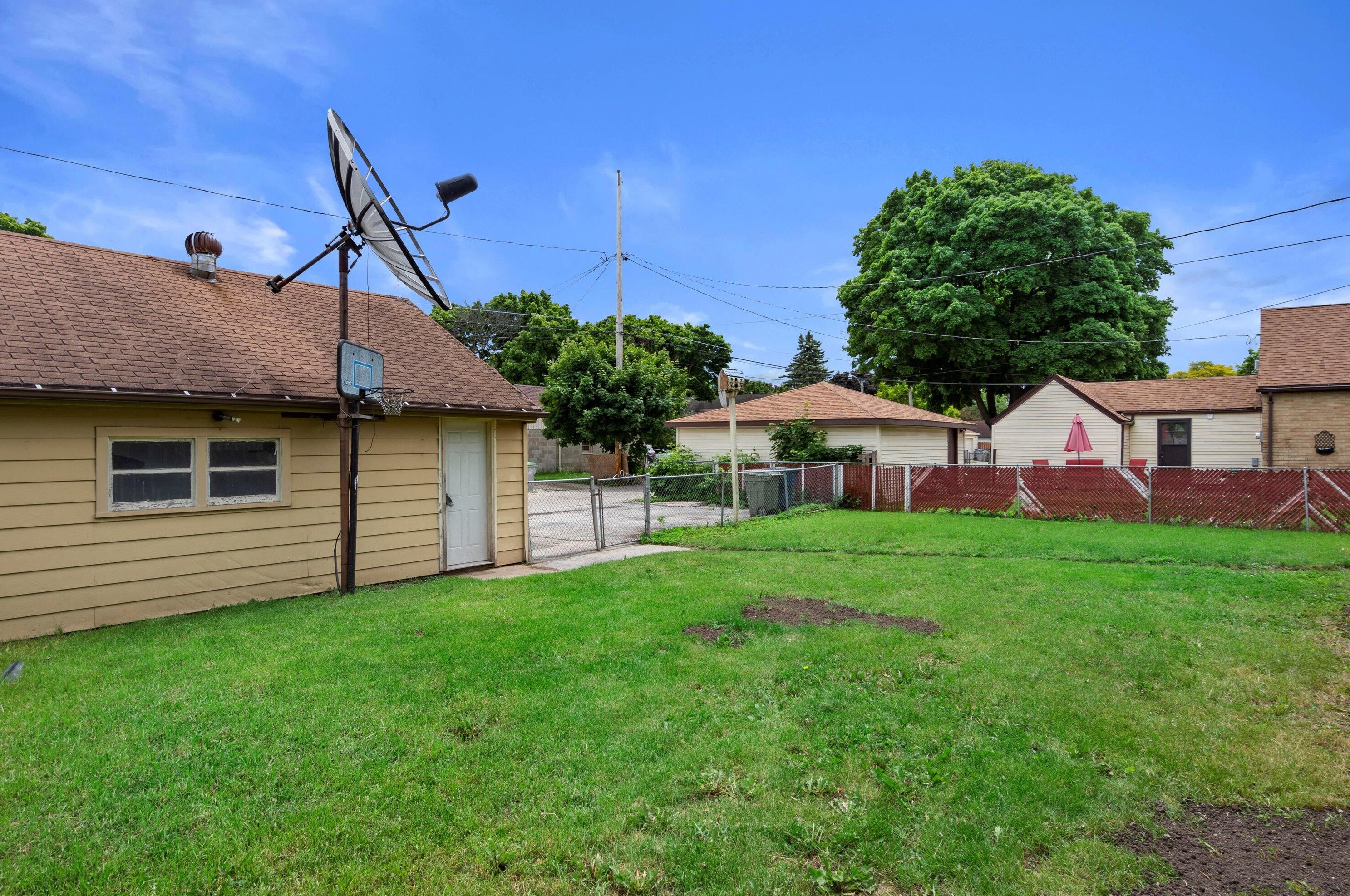 4912 66, Milwaukee WI 53218-4034 exterior