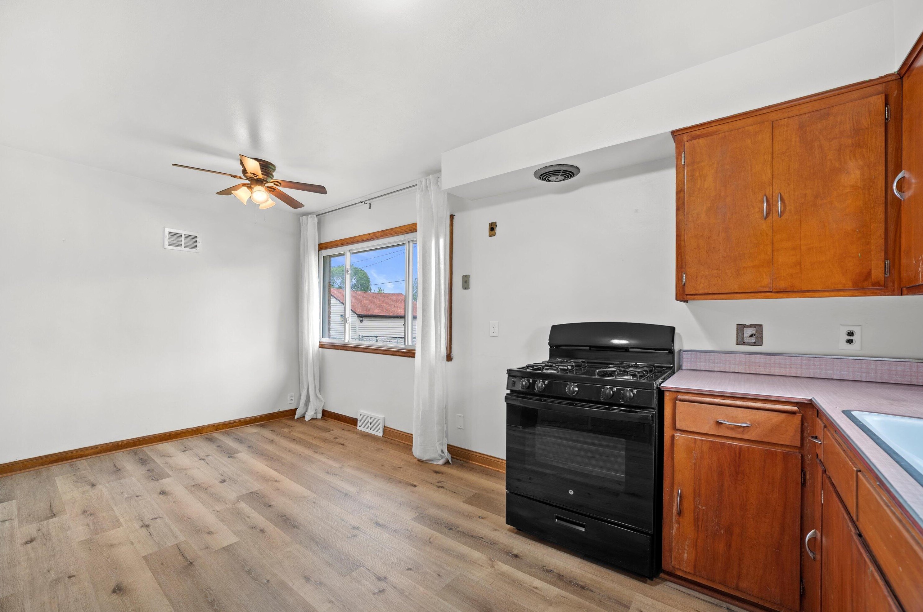 4912 66, Milwaukee WI 53218-4034 exterior