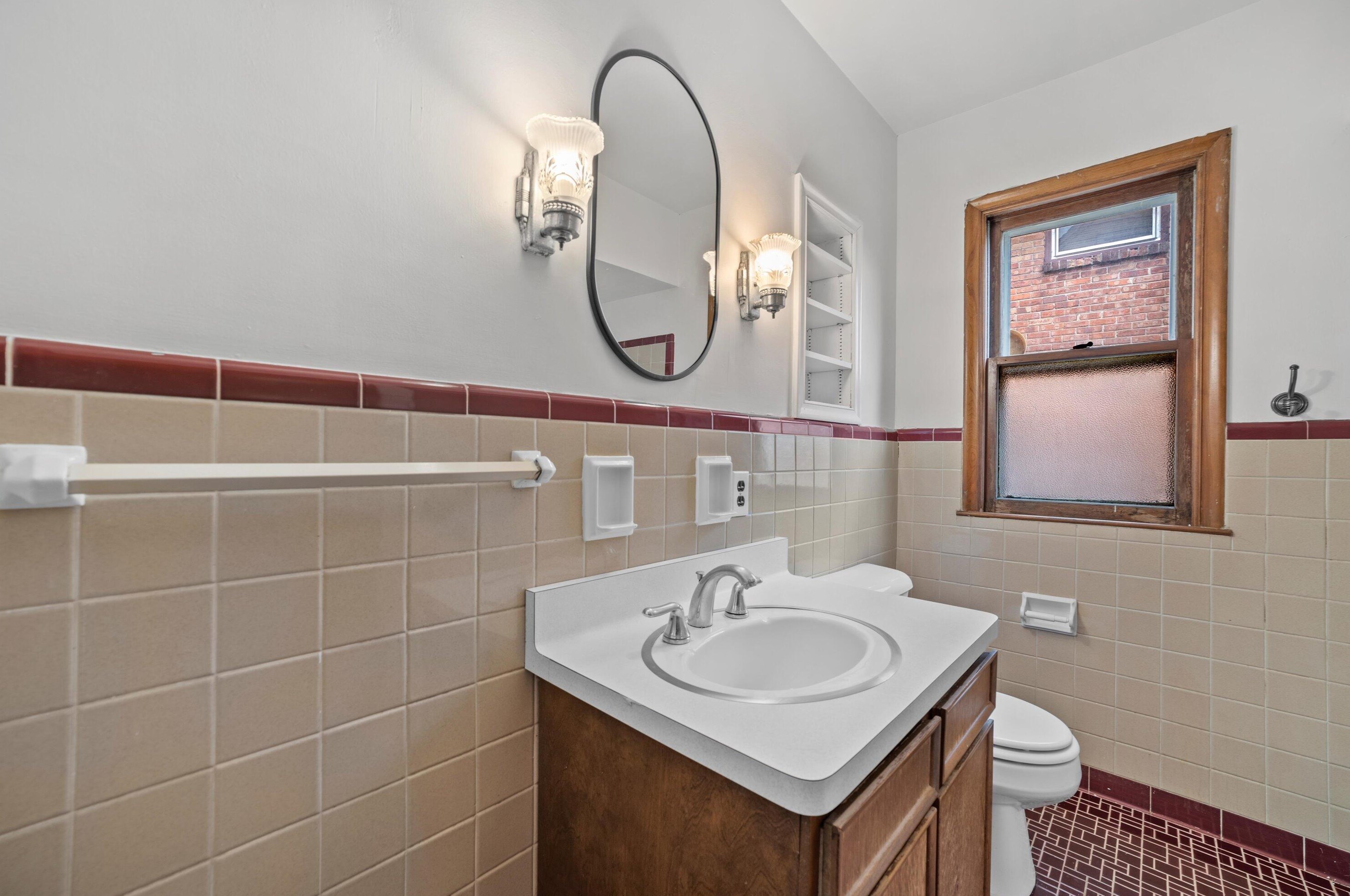 4912 66, Milwaukee WI 53218-4034 exterior