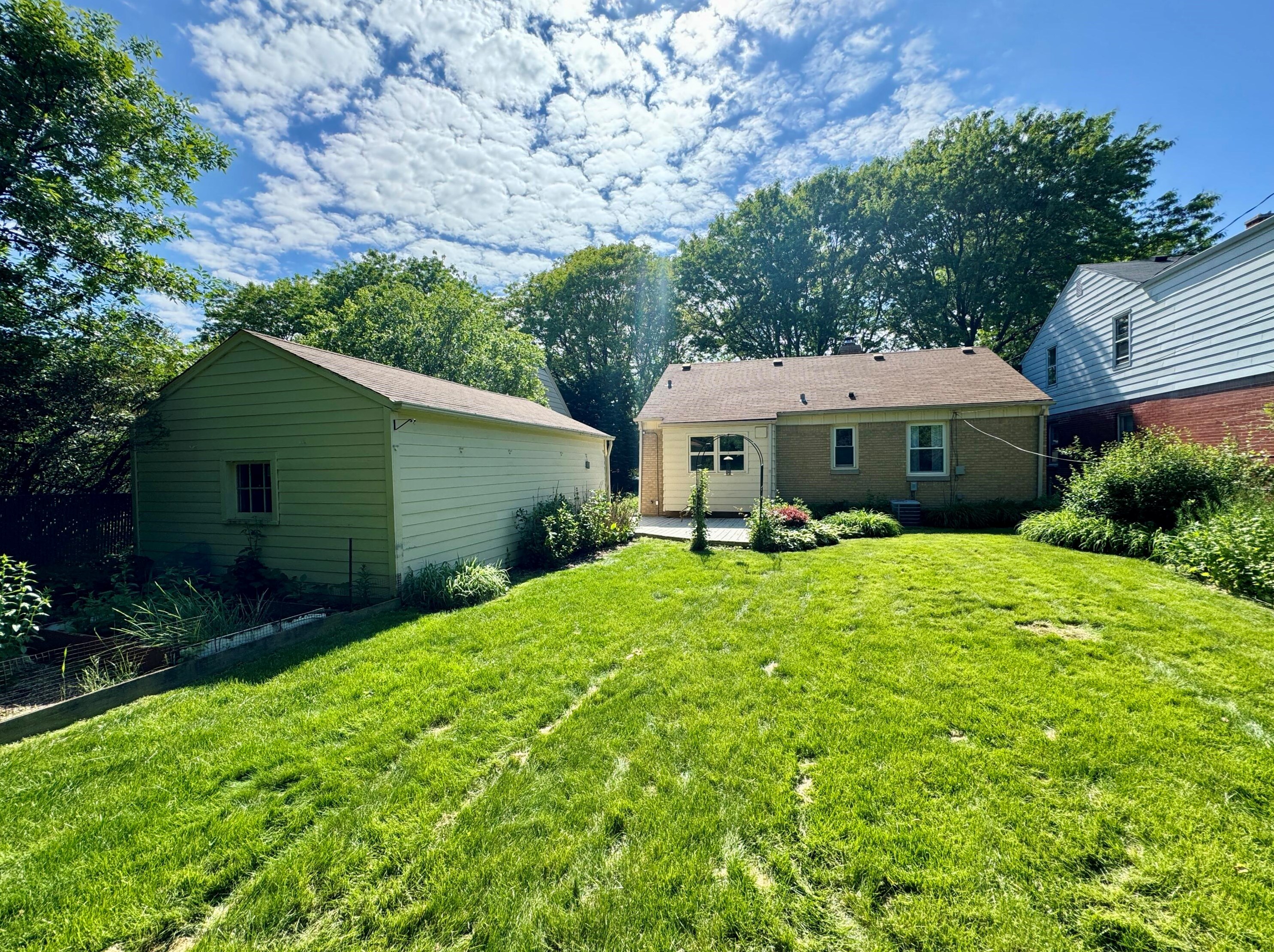 2652 86, Milwaukee WI 53222-4722 exterior