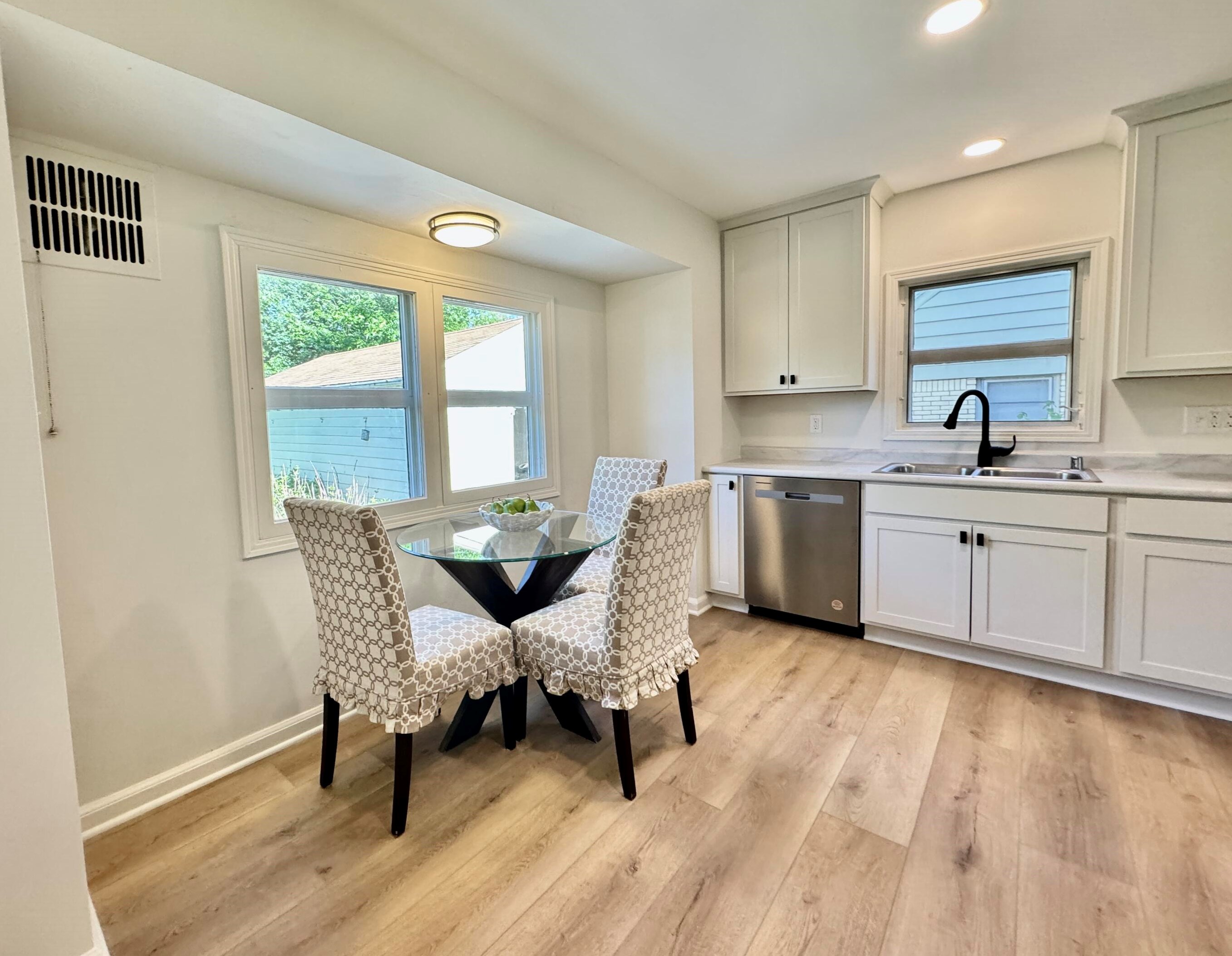 2652 86, Milwaukee WI 53222-4722 exterior