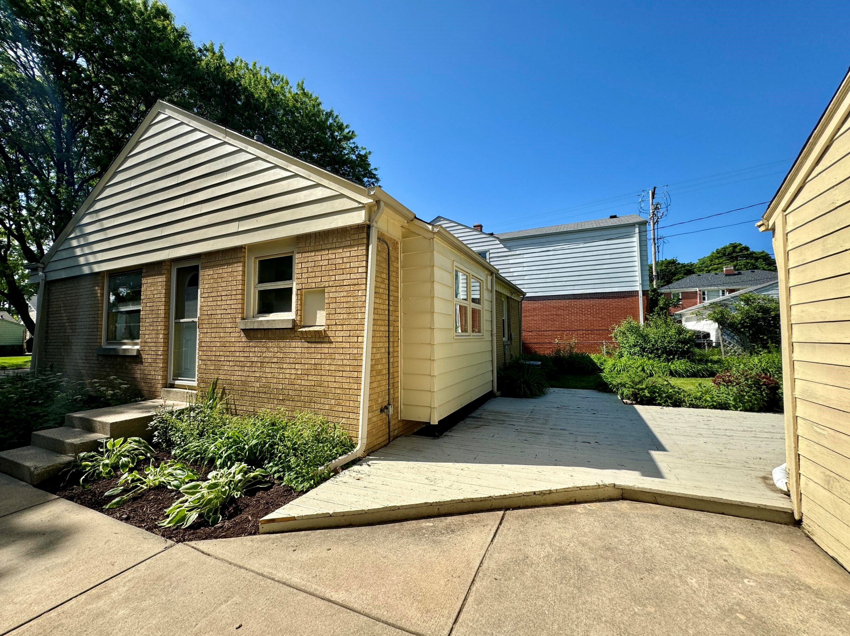 2652 86, Milwaukee WI 53222-4722 exterior