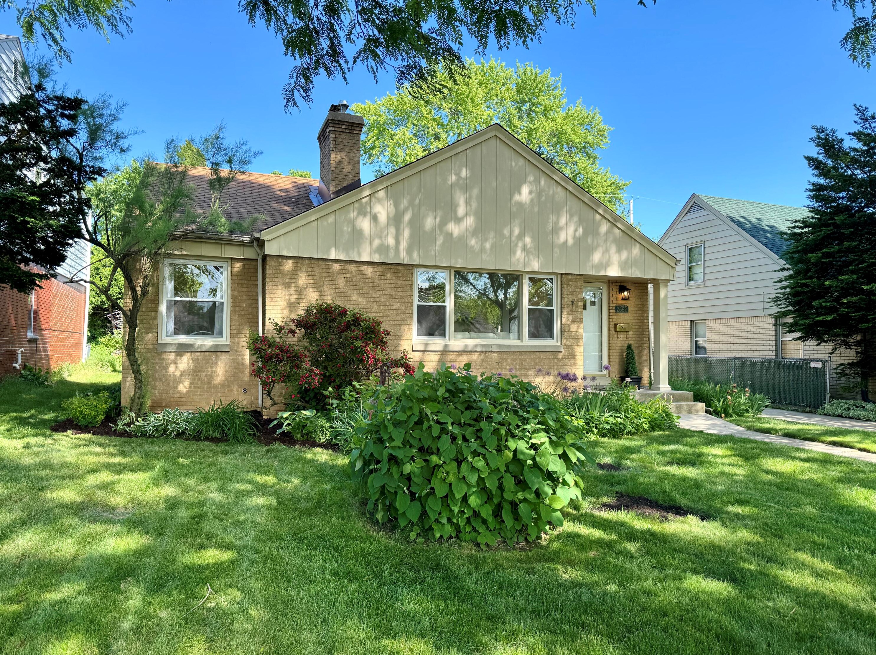 2652 86, Milwaukee WI 53222-4722 exterior