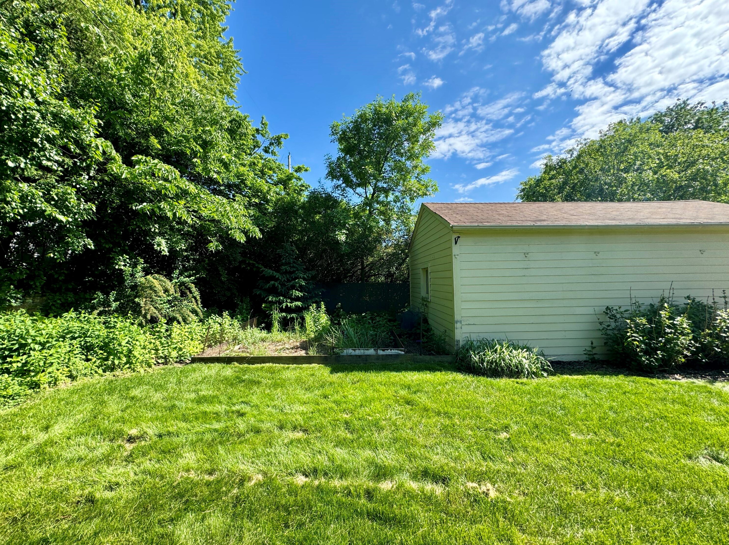 2652 86, Milwaukee WI 53222-4722 exterior