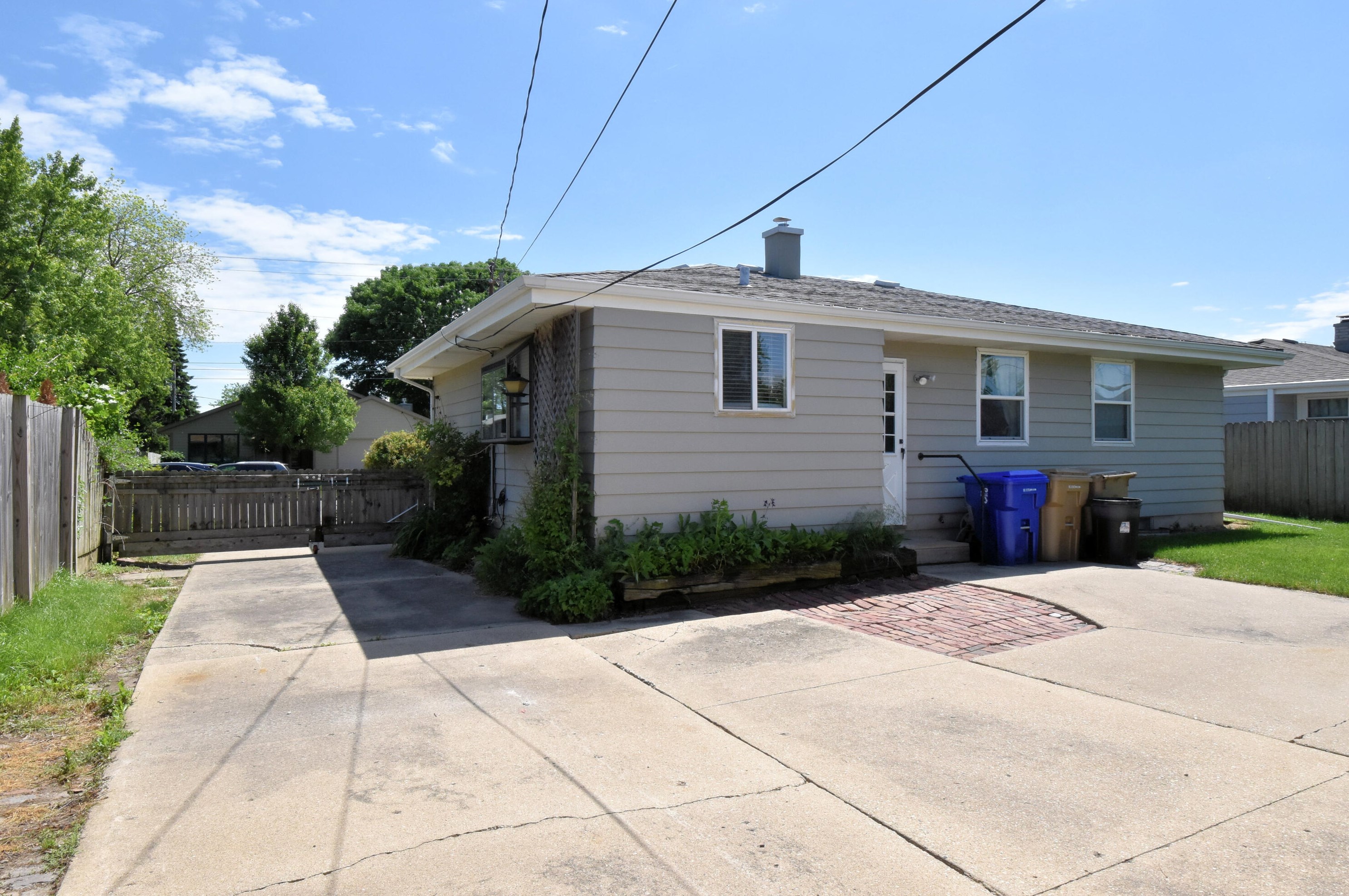 5808 67 St, Kenosha WI 53143-4958 exterior