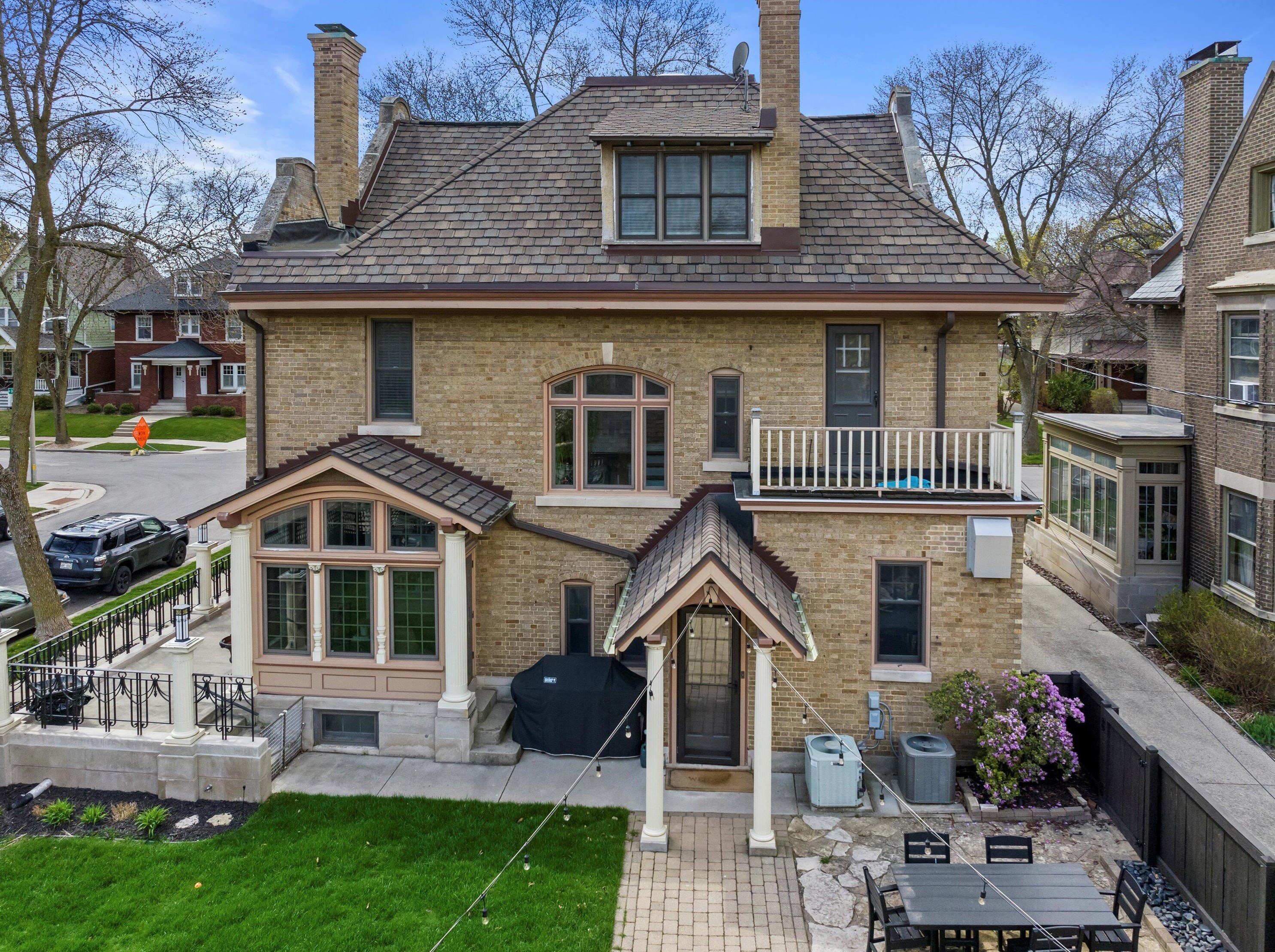 3004 Hackett Ave, Milwaukee WI 53211-3444 exterior