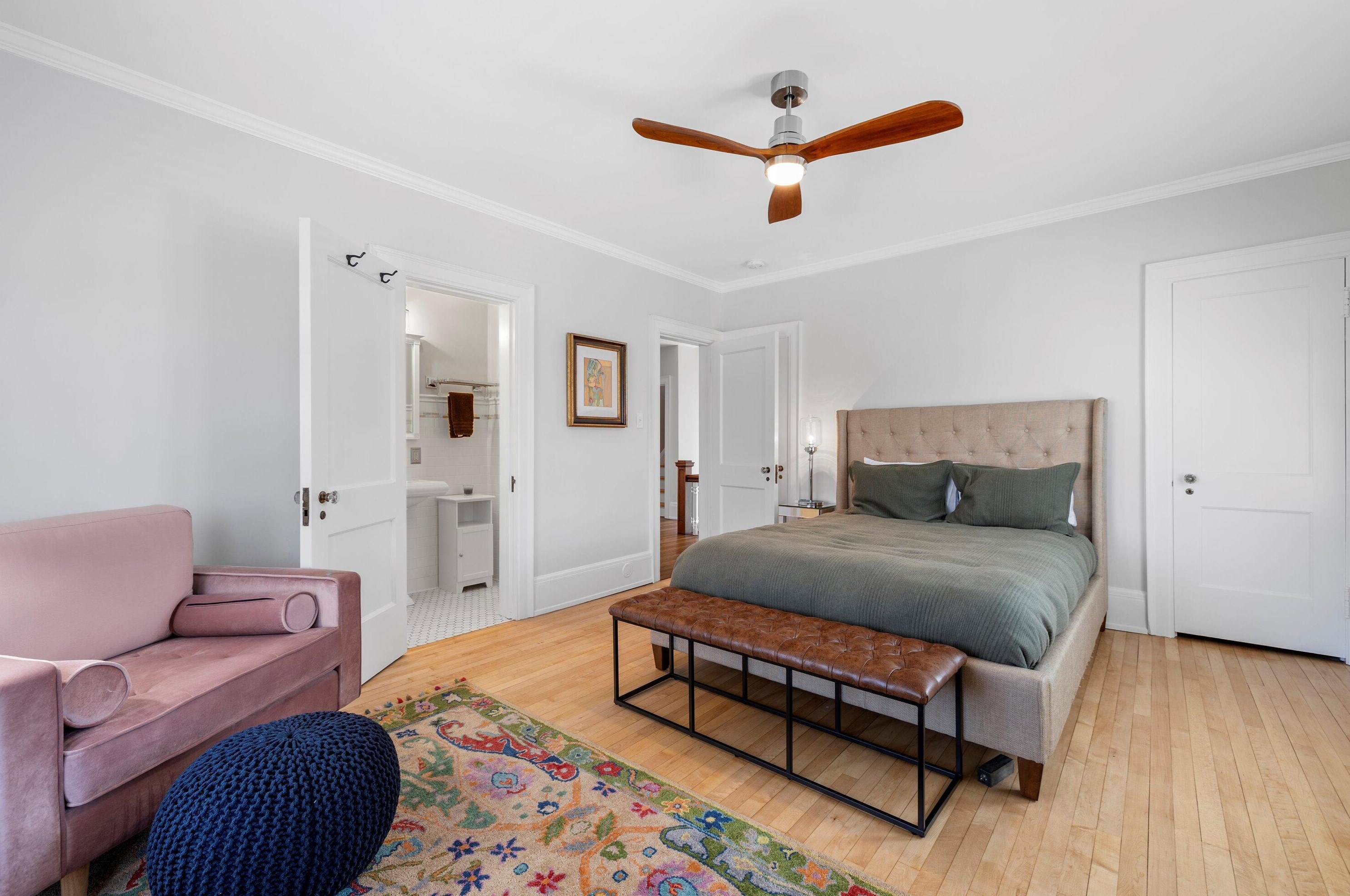 3004 Hackett Ave, Milwaukee WI 53211-3444 exterior