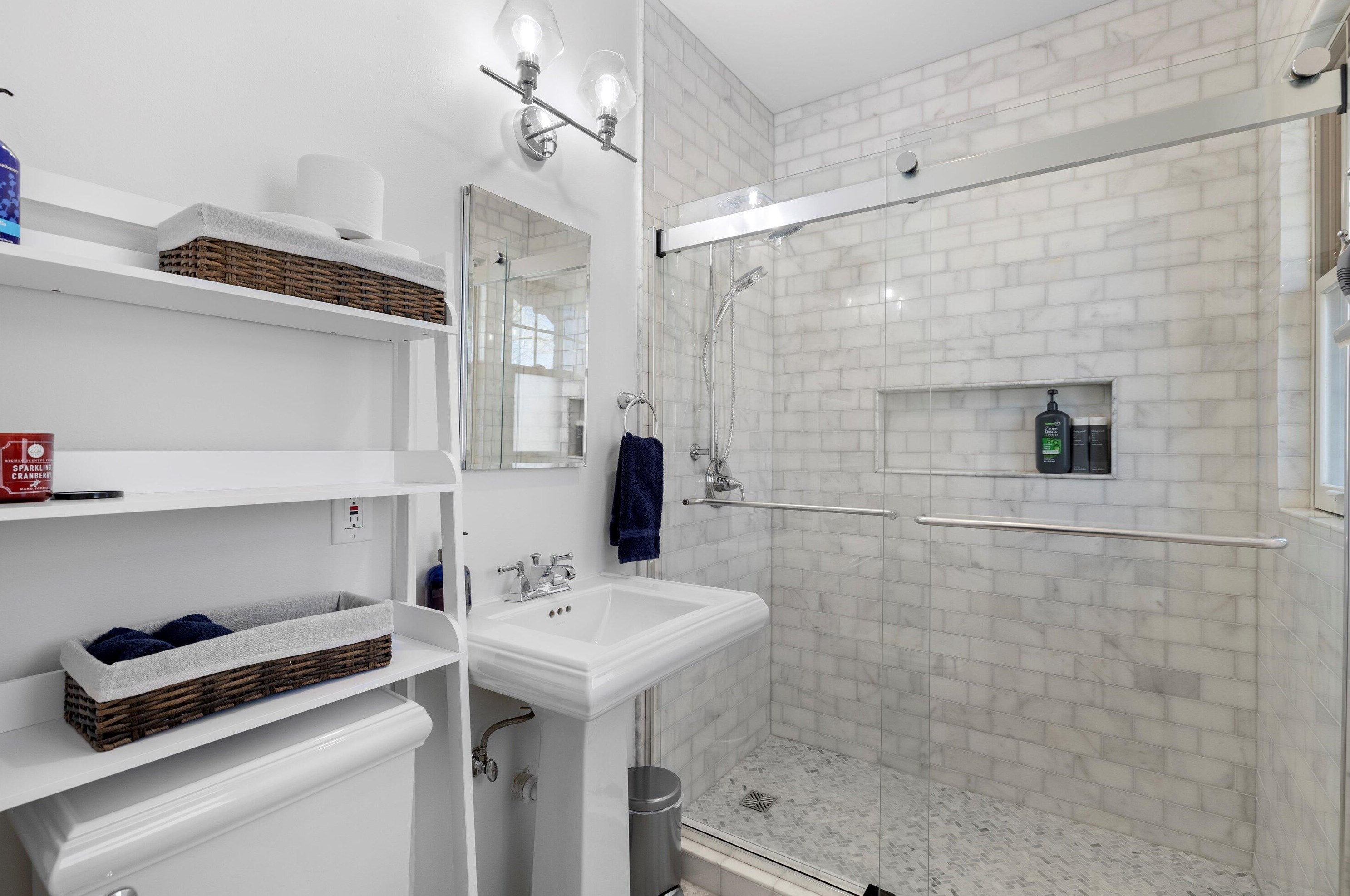 3004 Hackett Ave, Milwaukee WI 53211-3444 exterior