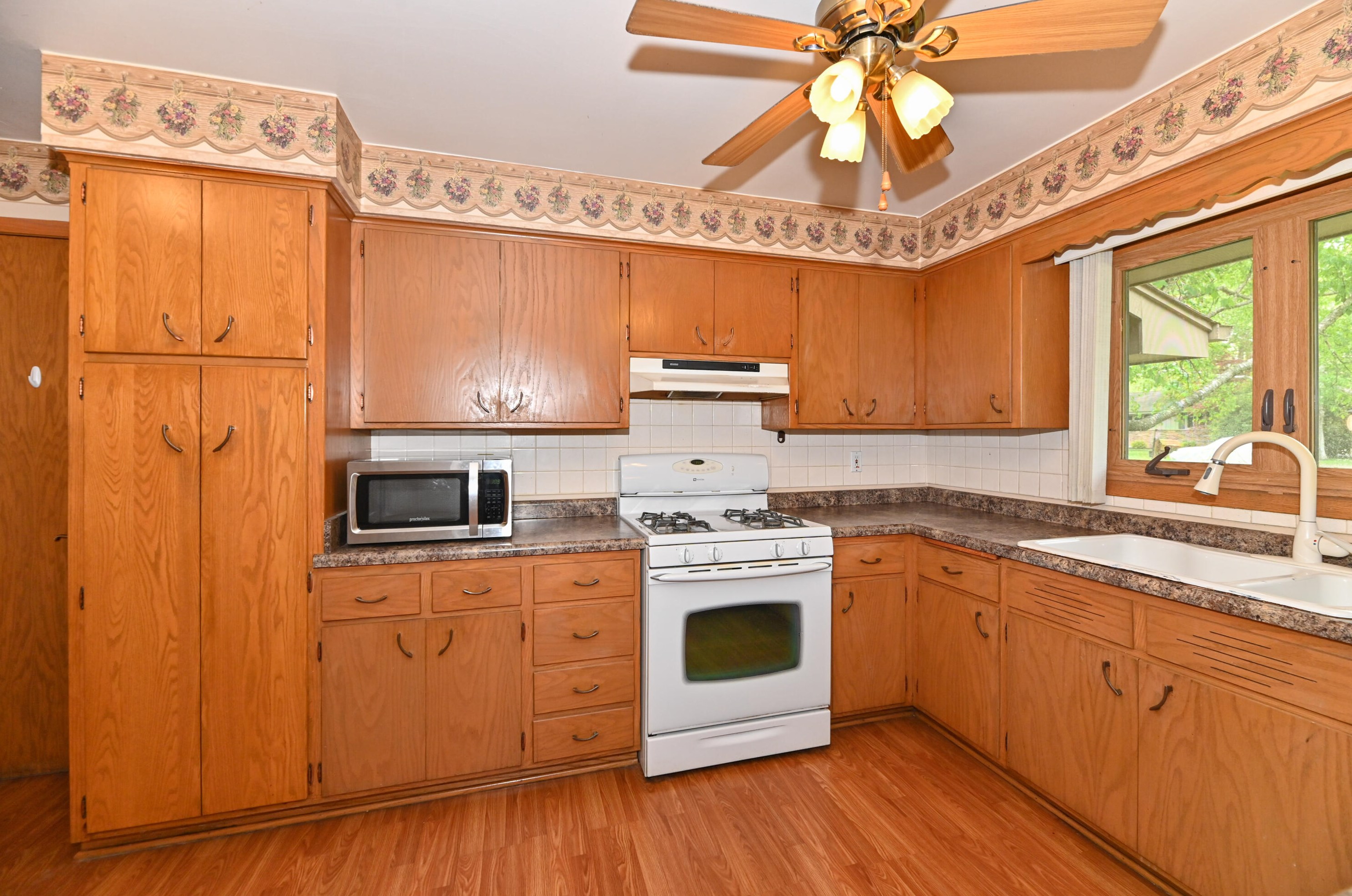 4615 Knollwood Dr, Racine WI 53403-3954 exterior