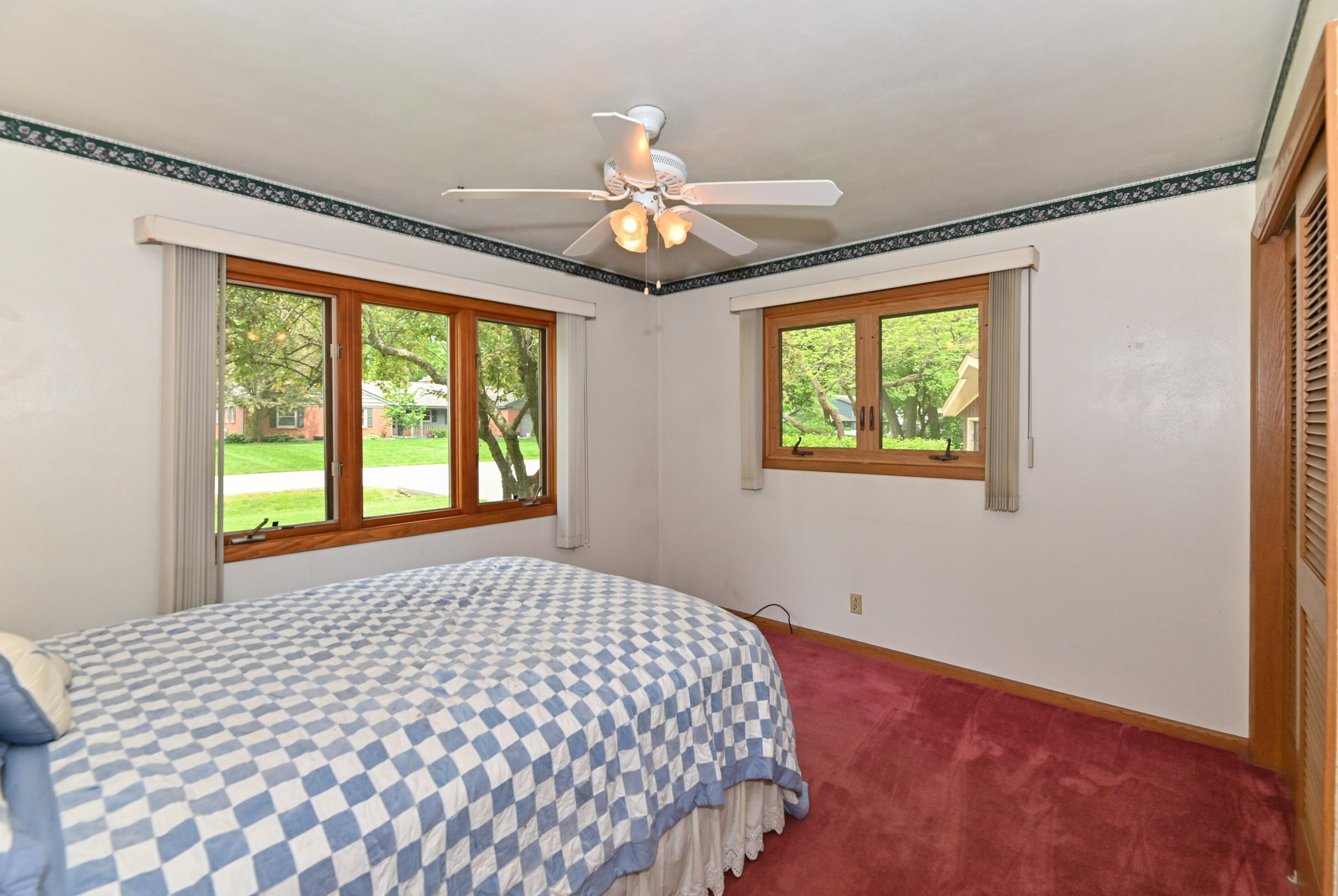 4615 Knollwood Dr, Racine WI 53403-3954 exterior