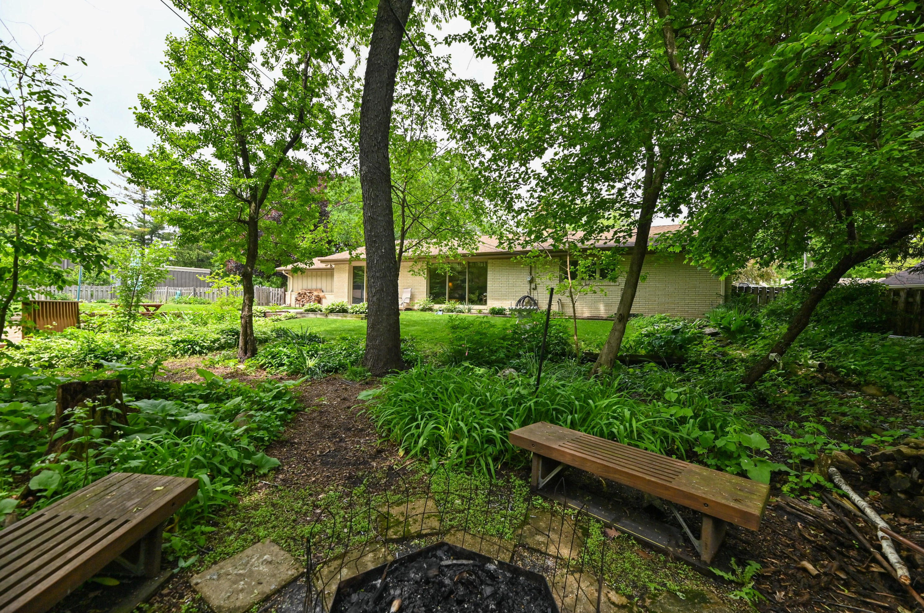 4615 Knollwood Dr, Racine WI 53403-3954 exterior