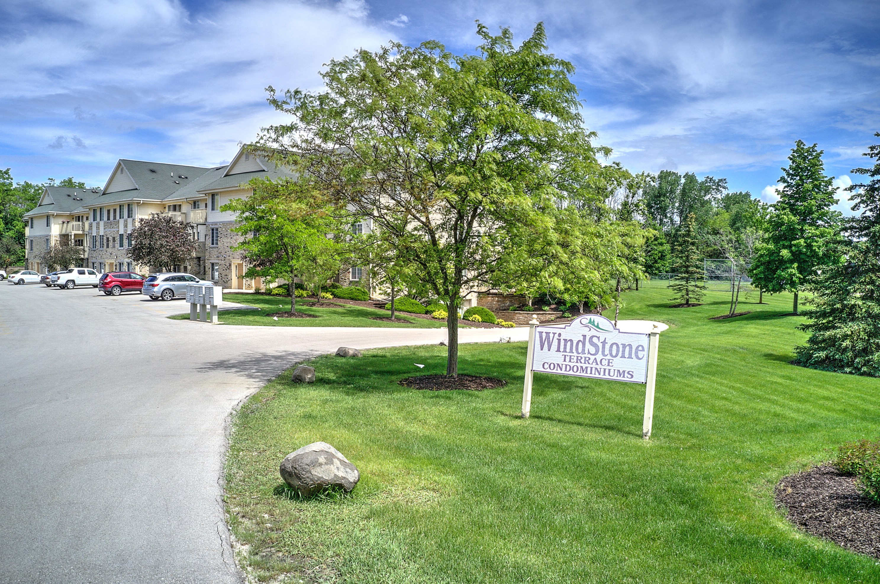 520 Windstone Dr, Chenequa WI  53029-1651 exterior