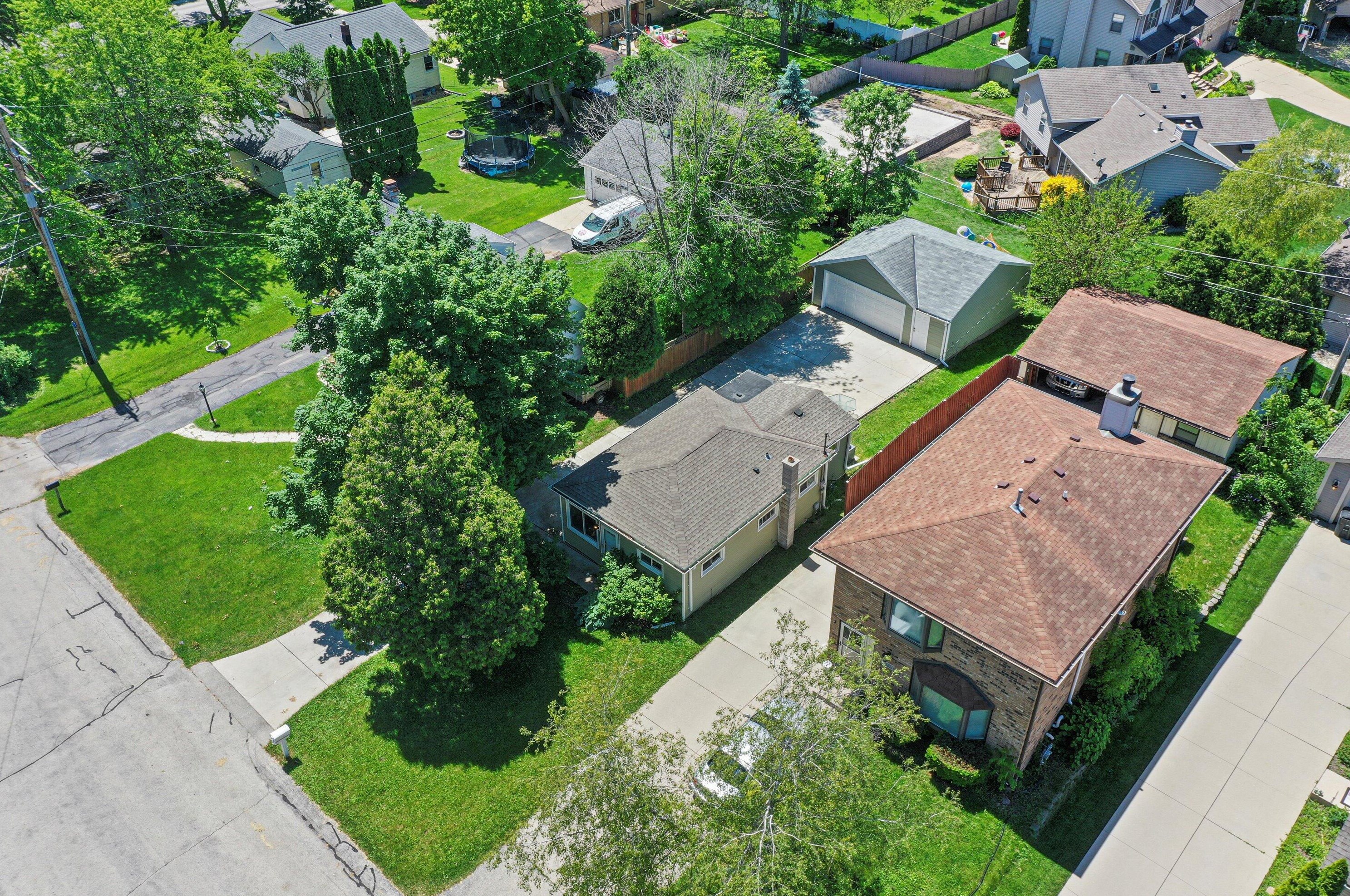 4261 97, Milwaukee WI 53228-2164 exterior